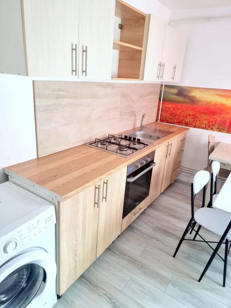 De inchiriat - apartament cu 3 camere în zona Gara - Centrul orașului