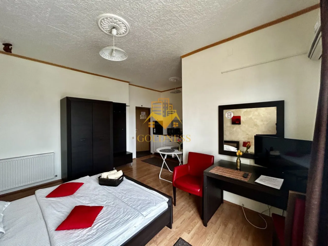 1 camera, Modern, Pet Friendly, Parcare, Profi, Borhanci - GOLDNESS Imobiliare vă propune spre închiriere un apartament cu o camera, complet mobilat și utilat, situat la etajul 1intr o casa cu 2 etaje, în Cartierul Borhanci. Se accepta pisici si caini de talie mica! Dispune de loc de parcare! Se află în apropierea stațiilor de transport în comun, magazine, restaurante, spații verzi, farmacii, etc. Apartamentul este compartimentat astfel: - dormitor cu pat matrimonial, dulap, noptiere, birou - bucatarie complet utilată și mobilată, loc de servit masa, masina de spalat haine - baie cu dus, calorifer port prosop și dulap pentru depozitare. Imobilul este dotat cu toate cele necesare- centrală proprie, frigider, plita, hotă, mașină de spălat haine, televizor, etc. Dacă sunteți interesați de acest apartament și doriți să îl vizionați, dar și pentru alte oferte nu ezitați să ne contactați telefonic sau prin e-mail. Vă stăm la dispoziție! Pentru intermediere se percepe un comision de 50% din prețul chiriei! }}