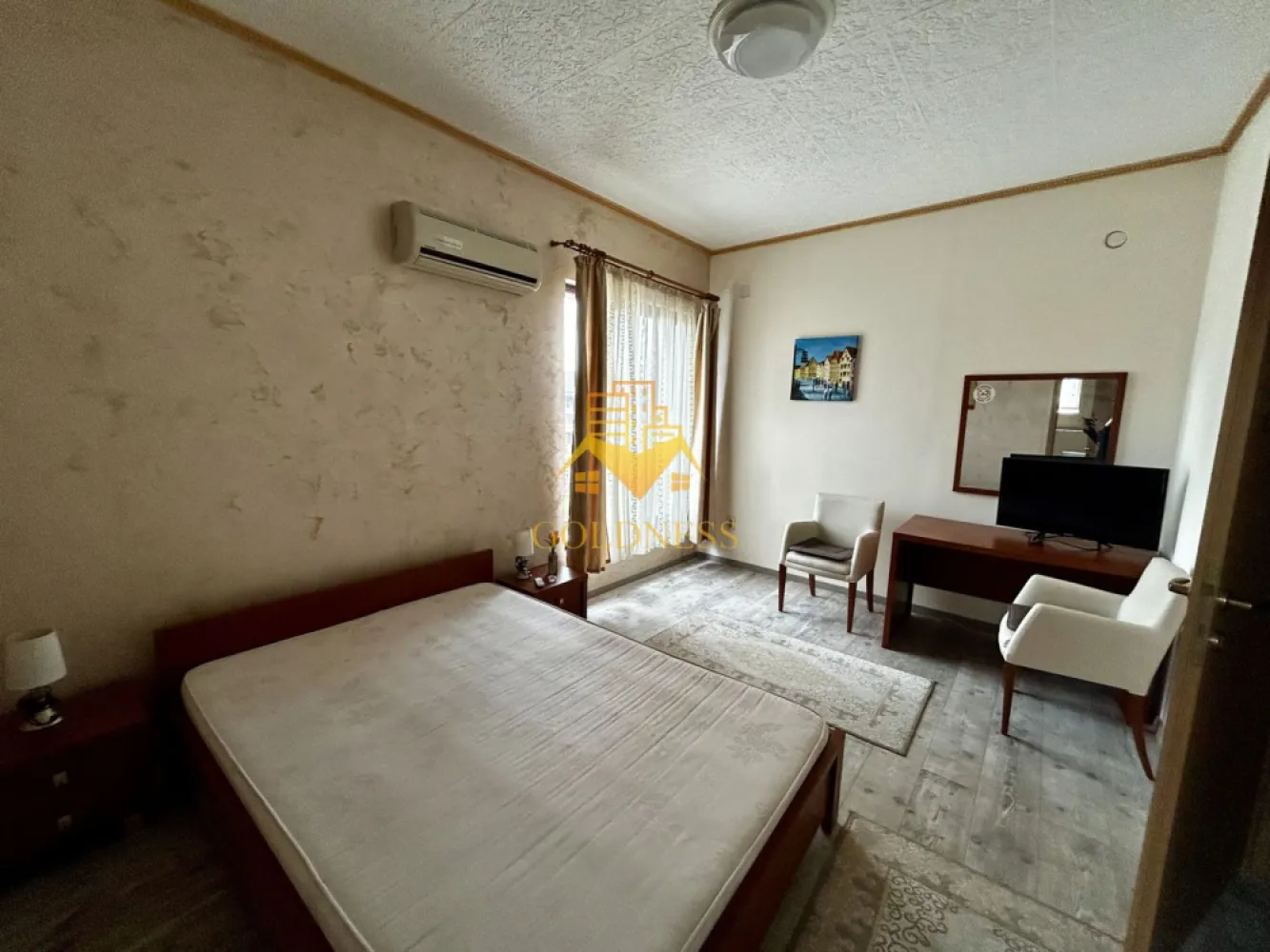 O camera, Modern, Pet Friendly, Parcare, Profi, Borhanci - GOLDNESS Imobiliare vă propune spre închiriere un apartament cu o camera, complet mobilat și utilat, situat la etajul 1intr o casa cu 2 etaje, în Cartierul Borhanci. Se accepta pisici si caini de talie mica! Dispune de loc de parcare! Se află în apropierea stațiilor de transport în comun, magazine, restaurante, spații verzi, farmacii, etc. Apartamentul este compartimentat astfel: - dormitor cu pat matrimonial, dulap, noptiere, birou - bucatarie complet utilată și mobilată, loc de servit masa, masina de spalat haine - doua bai cu cabina de dus, calorifer port prosop și dulap pentru depozitare. Imobilul este dotat cu toate cele necesare- centrală proprie, frigider, plita, hotă, mașină de spălat haine, televizor, etc. Dacă sunteți interesați de acest apartament și doriți să îl vizionați, dar și pentru alte oferte nu ezitați să ne contactați telefonic sau prin e-mail. Vă stăm la dispoziție! Pentru intermediere se percepe un comision de 50% din prețul chiriei!