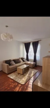 P.F. închiriez apartament 2 camere, etaj 1/4, parcare inclusă – Florești, Str. Florilor