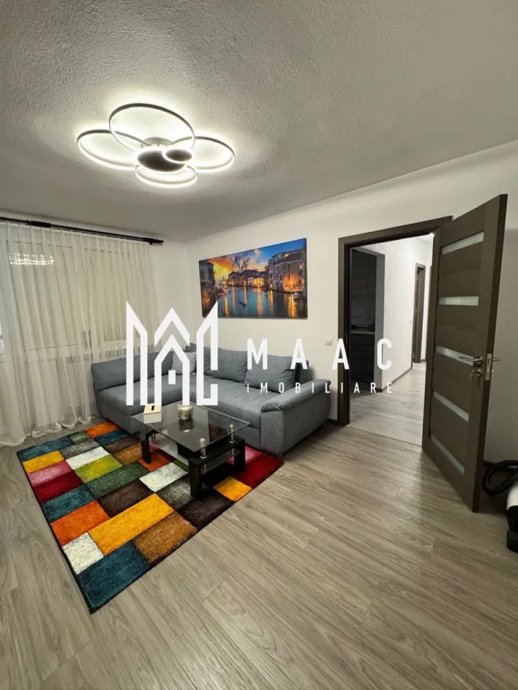 Apartament 2 camere I Decomandat I Cisnadie - Maac Imobiliare ofera spre vanzare un apartament cu 2 camere situat in orasul Cisnadie. Apartamentul cuprinde: hol de acces, bucatarie, living, dormitor si baie cu geam de aerisire. Dotari bucatarie: Cuptor electric, plita pe gaz, hota, masina de spalat rufe etc. Centrala este noua, la fel si caloriferele. Geamurile sunt prevazute cu rulouri. Apartamentul este renovat complet in anul 2024 si izolat termic. Vedere spre muntii Făgăraș. Se preda mobilat si utilat. Pentru mai multe detalii vă rugăm să ne contactați, menționând ID: CP2811132 }}