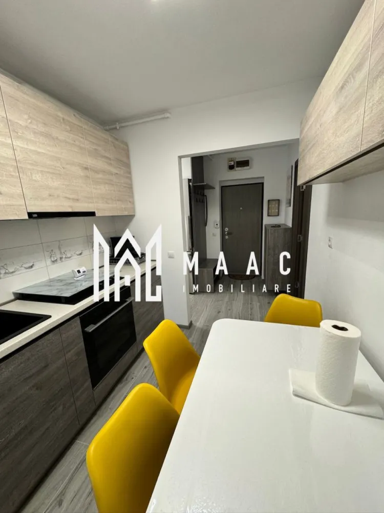 Apartament 2 camere I Decomandat I Cisnadie - Maac Imobiliare ofera spre vanzare un apartament cu 2 camere situat in orasul Cisnadie. Apartamentul cuprinde: hol de acces, bucatarie, living, dormitor si baie cu geam de aerisire. Dotari bucatarie: Cuptor electric, plita pe gaz, hota, masina de spalat rufe etc. Centrala este noua, la fel si caloriferele. Geamurile sunt prevazute cu rulouri. Apartamentul este renovat complet in anul 2024 si izolat termic. Vedere spre muntii Făgăraș. Se preda mobilat si utilat. Pentru mai multe detalii vă rugăm să ne contactați, menționând ID: CP2811132 }}