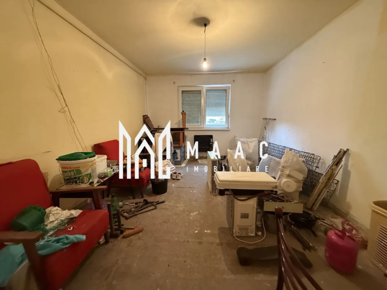 Garsoniera | Parter | Pretabila pentru investitie | Terezian - MAAC Imobiliare vă prezintă spre vânzare o garsonieră situată la parter, în zona Terezian din Sibiu, ideală pentru investiție. Caracteristici: Suprafață utilă de 22 mp. Situată la parterul unui imobil cu regim de înălțime P+4+M. Blocul dispune de 2 intrări separate. Garsoniera necesită renovare, oferind posibilitatea de personalizare după preferințe. Compartimentare: Cameră principală. Spatiu pentru bucatarie pe partea dreapta. Baie proprie. Dotări și utilități Dispune de toate utilitățile necesare: apă, canalizare, gaz, curent electric. Avantaje proprietate: Vedere către spațiul verde din fața imobilului, oferind lumină naturală și un ambient plăcut. Poziționare la parter, acces facil. Ideală pentru investiție, închiriere sau regim hotelier. Avantaje locație: În apropiere se găsesc magazine, mijloace de transport, școli și alte facilități. Pentru mai multe detalii precizati telefonic ca ati vazut anuntul cu ID: CP3008239 }}