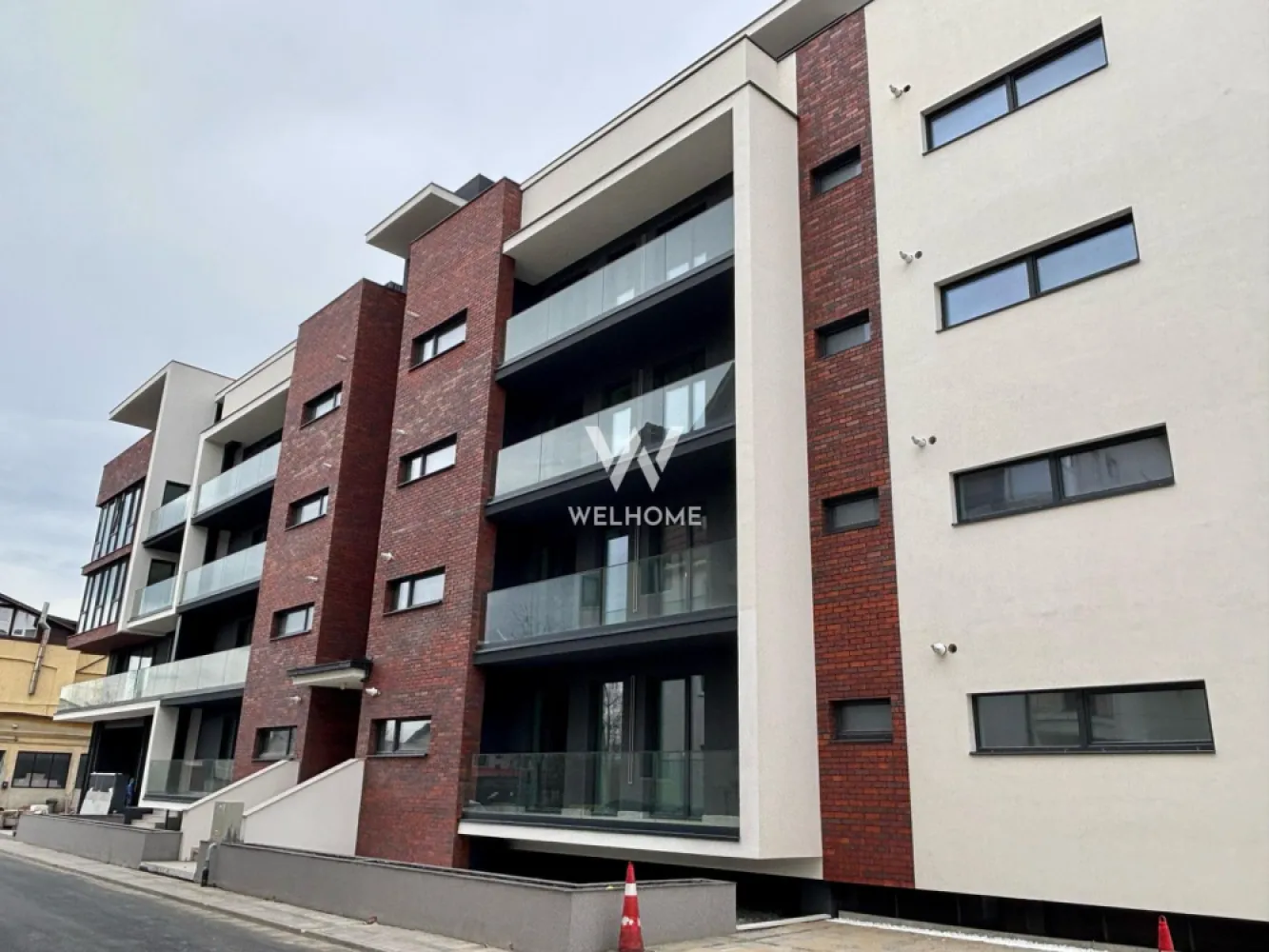 Apartament PREMIUM 3 camere cu GARAJ - zona Centrala