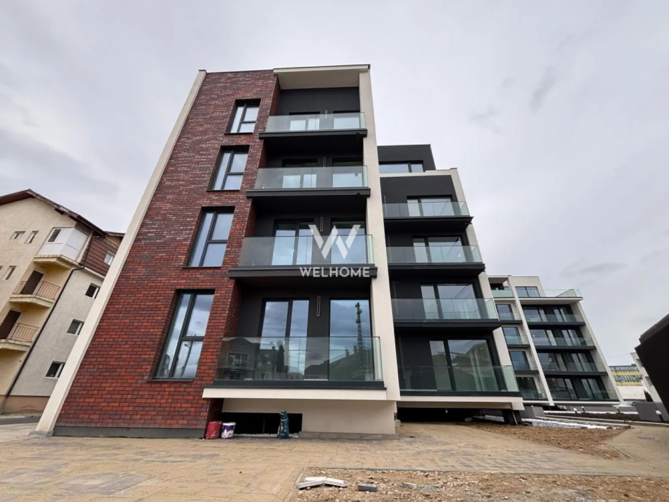 Apartament PREMIUM 3 camere cu GARAJ - zona Centrala