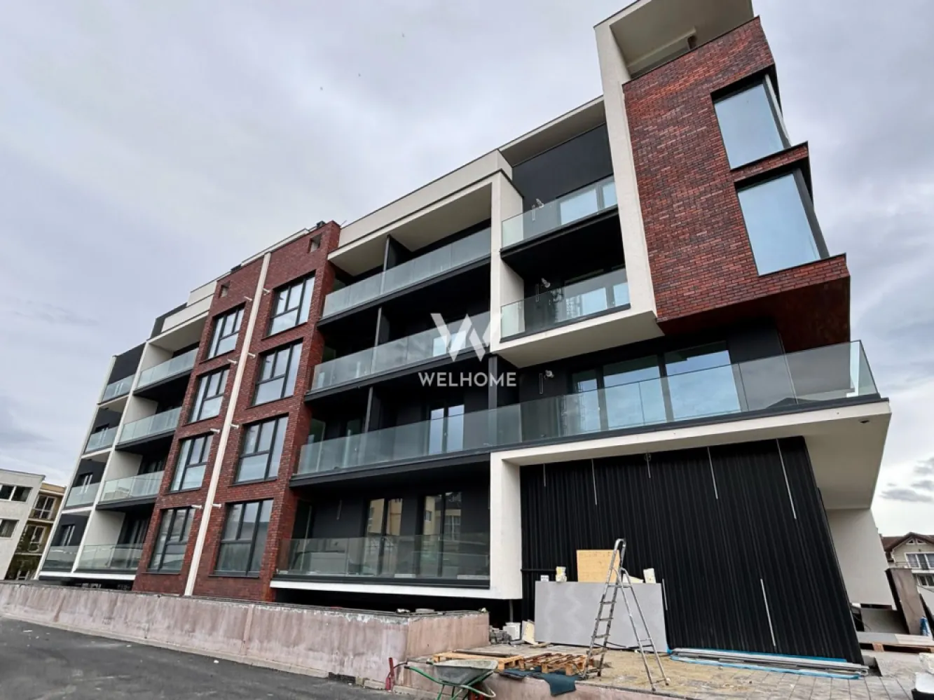 Apartament PREMIUM 3 camere cu GARAJ - zona Centrala