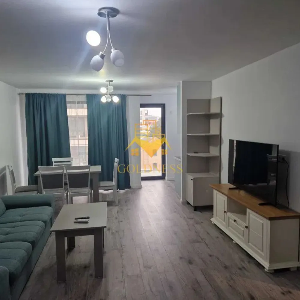 2 camere open space, Parcare, Modern, Carrefour, The Nest, Marasti. - GOLDNESS Imobiliare vă propune spre închiriere un apartament cu 2 camere complet mobilat și utilat, la etajul 4 într-un imobil de 6 etaje, în Cartierul Marasti. Dispune de loc de parcare subterana! Se află în apropierea stațiilor de transport în comun, magazine, restaurante, spații verzi, farmacii, etc. Apartamentul este compartimentat astfel: - dormitor cu pat matrimonial, dulap, noptiere, birou - living cu bucatarie open space complet utilată și mobilată, canapea extensibilă, loc de servit masa - baie cu cabina de dus, calorifer port prosop și dulap pentru depozitare. - terasa de 10 mp. Imobilul este dotat cu toate cele necesare- centrală proprie, frigider, aragaz, hotă, mașină de spălat haine si vase, aer conditionat, etc. Dacă sunteți interesați de acest apartament și doriți să îl vizionați, dar și pentru alte oferte nu ezitați să ne contactați telefonic sau prin e-mail. Vă stăm la dispoziție! Pentru intermediere se percepe un comision de 50% din prețul chiriei! }}