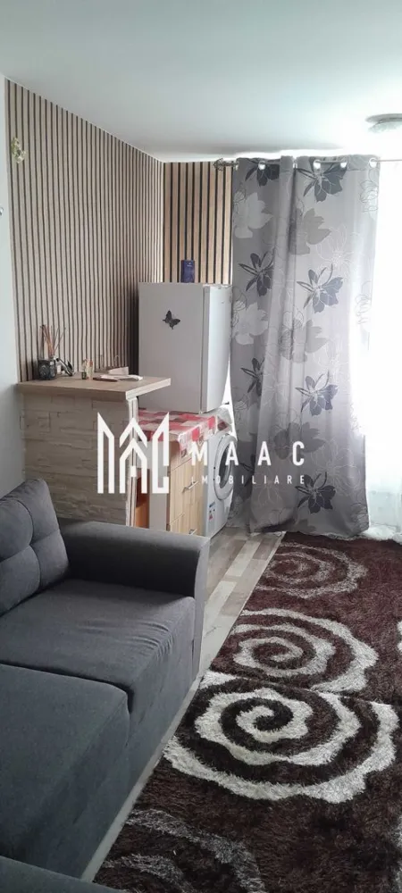 Garsoniera | 22 MPU | V.Aaron - MAAC Imobiliare vă propune spre vânzare o garsonieră situată in Vasile Aaron , Sibiu, potrivită pentru locuit sau investiție. Proprietatea are o suprafață utilă de 22 mp și se vinde mobilată și utilată, fiind pregătită pentru mutare imediată. Compartimentare Cameră Bucătărie Baie Dotări Mobilată Utilată Spațiu eficient compartimentat Avantaje Zonă cu acces facil către punctele de interes Ideală pentru investiție sau locuință Costuri reduse de întreținere Pentru mai multe detalii și programarea unei vizionări, vă rugăm să ne contactați menționând ID: CP3011920 }}