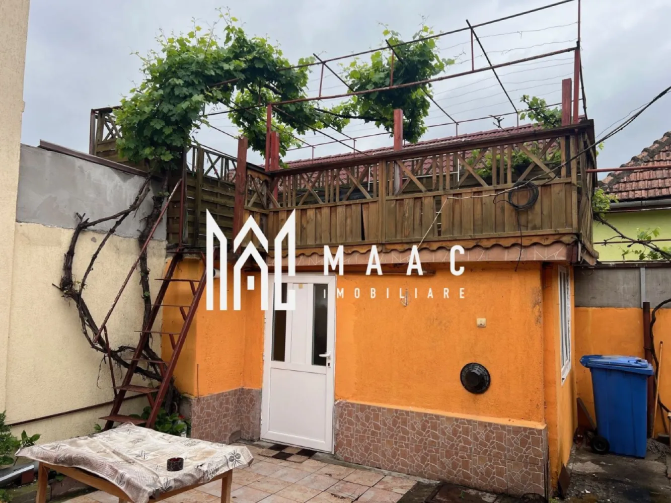 CASA INDIVIDUALA I LAZARET - MAAC Imobiliare ofera spre vanzare casa individuala, situată pe un singur nivel (se poate construi un etaj), într-o zonă liniștită și apreciată – cartierul Lazaret. Ideală pentru locuit imediat sau ca investiție! Compartimentare: 2 dormitoare, bucătărie, baie, hol, pivniță Acces auto în curte Dotări suplimentare: bucătărie de vară iar la etaj se afla terasa. Zonă liniștită, acces facil către centru, magazine, școli și mijloace de transport Preatbila pentru cabinet medical sau comercial Pentru mai multe detalii sau vizionare anuntati telefonic CP3012766 }}