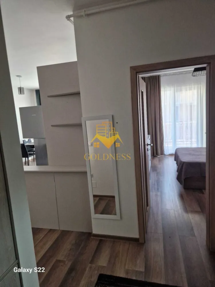 2 camere, Cartierul Zorilor, Eugen Ionesco, Leroy Merlin, Calea Turzii - GOLDNESS Imobiliare vă propune spre închiriere un apartament cu 2 camere complet mobilat și utilat, la etajul 2 într-un imobil de 3 etaje, în Cartierul Zorilor. Dispune de loc de parcare subteran! Se află în apropierea stațiilor de transport în comun, magazine, restaurante, spații verzi, farmacii, etc. Apartamentul este compartimentat astfel: - dormitor cu pat matrimonial, dressing, noptiere - living cu canapea extensibilă - bucătărie complet open space utilată și mobilată, loc de servit masa - baie cu cabina de dus, calorifer port prosop și dulap pentru depozitare. - balcon 6 mp. Imobilul este dotat cu toate cele necesare- centrală proprie, frigider, aragaz, hotă, mașină de spălat haine, etc. Dacă sunteți interesați de acest apartament și doriți să îl vizionați, dar și pentru alte oferte nu ezitați să ne contactați telefonic sau prin e-mail. Vă stăm la dispoziție! Pentru intermediere se percepe un comision de 50% din prețul chiriei! }}