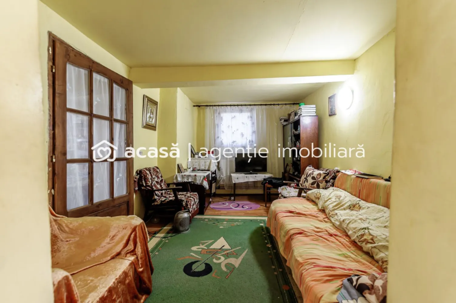 🌟 Oportunitate Unică de Vânzare în Variasu Mare! 🌟 - Descoperiți această gospodărie, perfectă pentru o familie care își dorește confort și liniște! Comision 0% la cumpărător. Acum la preț repoziționat de 49.900 euro. 🏡 Detalii Proprietate: Tip: Casă de tip gospodărie Camere: 4 Suprafață teren: 736 mp An consolidare plus mărire: 2015 Această casă oferă un spațiu generos, ideal pentru a crea amintiri de neuitat alături de cei dragi. Terenul de 736 mp vă oferă oportunitatea de a vă bucura de natură, de a amenaja o grădină sau de a crea un loc de joacă pentru copii. Încălzirea se realizează cu centrală proprie pe lemne și calorifere. 🌳 Beneficii: Locație liniștită, perfectă pentru un trai plăcut. Aproape de facilități și transport Renovarea este realizată aproximativ 80-90%, dar casa se află în stadiul gata de mutat! Nu ratați ocazia de a transforma această casă în căminul visurilor dumneavoastră! Contactați-mă pentru mai multe detalii și pentru a programa o vizionare la 0724694458 Dorel Vereș consultant imobiliar Acasă Arad.. Nu dispui de toată suma? Te ajutăm noi gratuit! Îți obținem oferte de la 16 bănci. Ai o proprietate de vânzare în Arad și vrei să știi cât valorează cu adevărat? Sună-mă pentru o evaluare gratuită, fără obligații. Birou: ACASĂ | Agenție imobiliară Arad Bulevardul Decebal 2, Arad 310133 ✨ "Acasă este locul unde începe povestea noastră." ✨ Vă așteptăm cu drag! }}