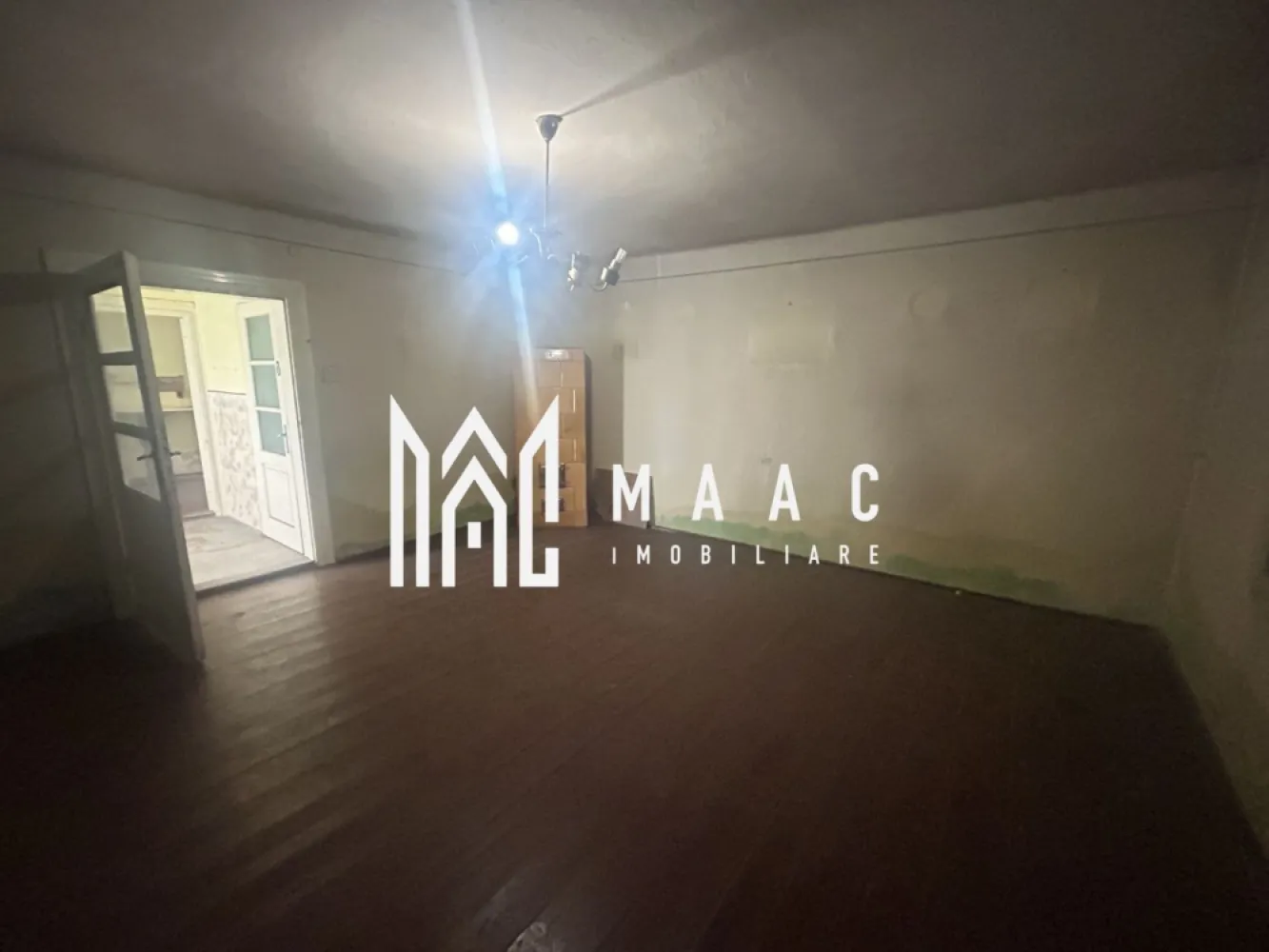 Casa Individuala I Acces auto I Piata Cluj- Kogalniceanu - Proprietate cu potențial, situată în zona Kogălniceanu, pe un teren de 320 mp, cu deschidere de 9 ml. Toate utilitățile sunt racordate: apă, canalizare, curent și gaz. Casa are o suprafață utilă de 79 mp, este disponibilă imediat și necesită renovare. Pe teren se află două anexe utile pentru depozitare sau reamenajare. Poate fi o alegere excelentă pentru locuință permanentă sau investiție. Disponibilă imediat. Pentru mai multe detalii și programări la vizionare: ID: CP 3005248 }}