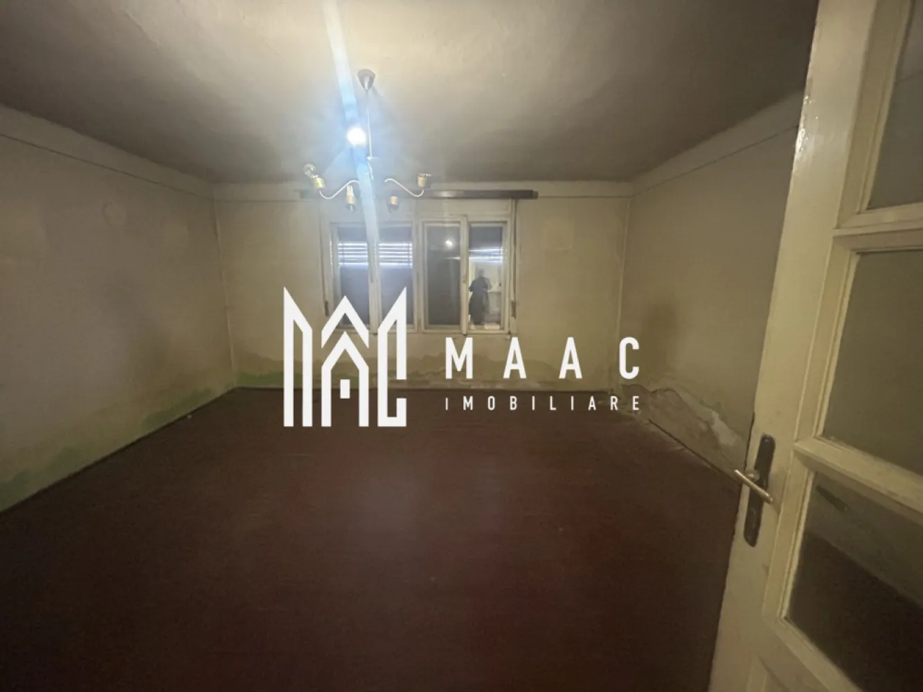 Casa Individuala I Acces auto I Piata Cluj- Kogalniceanu - Proprietate cu potențial, situată în zona Kogălniceanu, pe un teren de 320 mp, cu deschidere de 9 ml. Toate utilitățile sunt racordate: apă, canalizare, curent și gaz. Casa are o suprafață utilă de 79 mp, este disponibilă imediat și necesită renovare. Pe teren se află două anexe utile pentru depozitare sau reamenajare. Poate fi o alegere excelentă pentru locuință permanentă sau investiție. Disponibilă imediat. Pentru mai multe detalii și programări la vizionare: ID: CP 3005248 }}