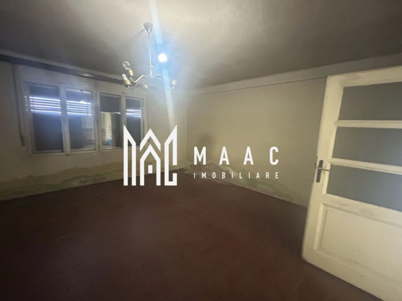 Casa Individuala I Acces auto I Piata Cluj- Kogalniceanu - Proprietate cu potențial, situată în zona Kogălniceanu, pe un teren de 320 mp, cu deschidere de 9 ml. Toate utilitățile sunt racordate: apă, canalizare, curent și gaz. Casa are o suprafață utilă de 79 mp, este disponibilă imediat și necesită renovare. Pe teren se află două anexe utile pentru depozitare sau reamenajare. Poate fi o alegere excelentă pentru locuință permanentă sau investiție. Disponibilă imediat. Pentru mai multe detalii și programări la vizionare: ID: CP 3005248 }}