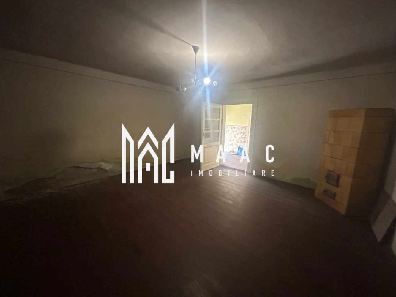 Casa Individuala I Acces auto I Piata Cluj- Kogalniceanu - Proprietate cu potențial, situată în zona Kogălniceanu, pe un teren de 320 mp, cu deschidere de 9 ml. Toate utilitățile sunt racordate: apă, canalizare, curent și gaz. Casa are o suprafață utilă de 79 mp, este disponibilă imediat și necesită renovare. Pe teren se află două anexe utile pentru depozitare sau reamenajare. Poate fi o alegere excelentă pentru locuință permanentă sau investiție. Disponibilă imediat. Pentru mai multe detalii și programări la vizionare: ID: CP 3005248 }}