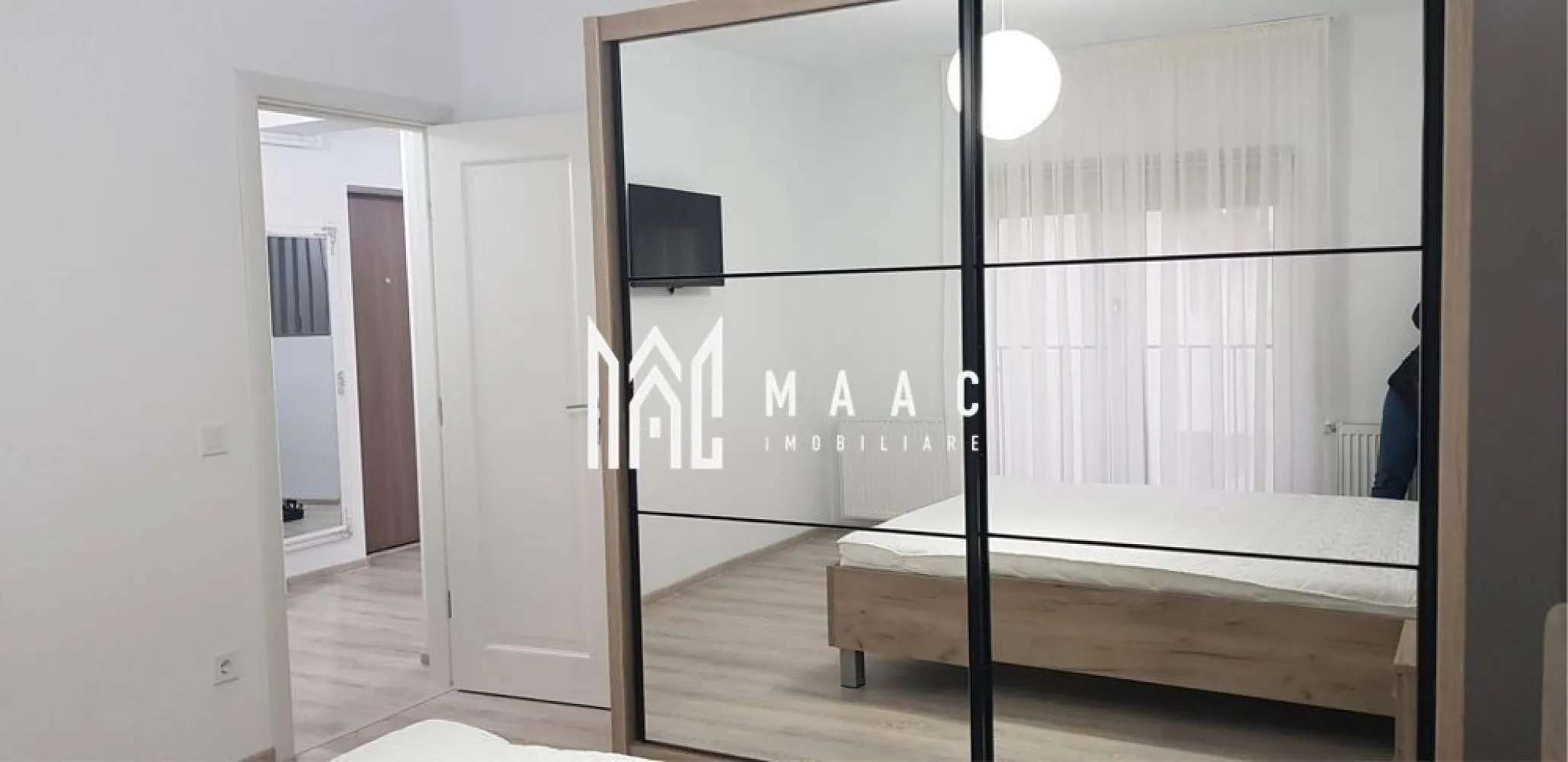 Apartament 3 camere | Parcare | Balcon | Etaj 2 | Arhitectilor - Apartament 3 camere de închiriat Sibiu – Calea Cisnădiei – 2 băi – balcon – parcare MAAC Imobiliare vă propune spre închiriere un apartament cu 3 camere, situat în zona Calea Cisnădiei din Sibiu, într-un imobil cu regim redus de înălțime. Locuința este complet mobilată și utilată, fiind pregătită pentru mutare imediată. Detalii apartament 3 camere 2 băi Etaj: 2 din 3 Balcon Compartimentare practică și spațioasă Dotări și avantaje Complet mobilat și utilat Loc de parcare inclus Spațiu bine organizat Potrivit pentru familie sau cuplu Avantaje locație Zonă în dezvoltare – Calea Cisnădiei Acces rapid către Sibiu Aproape de magazine și puncte de interes Pentru mai multe informații sau pentru a programa o vizionare, nu ezitați să ne contactați, specificand ID: CP2888842 }}