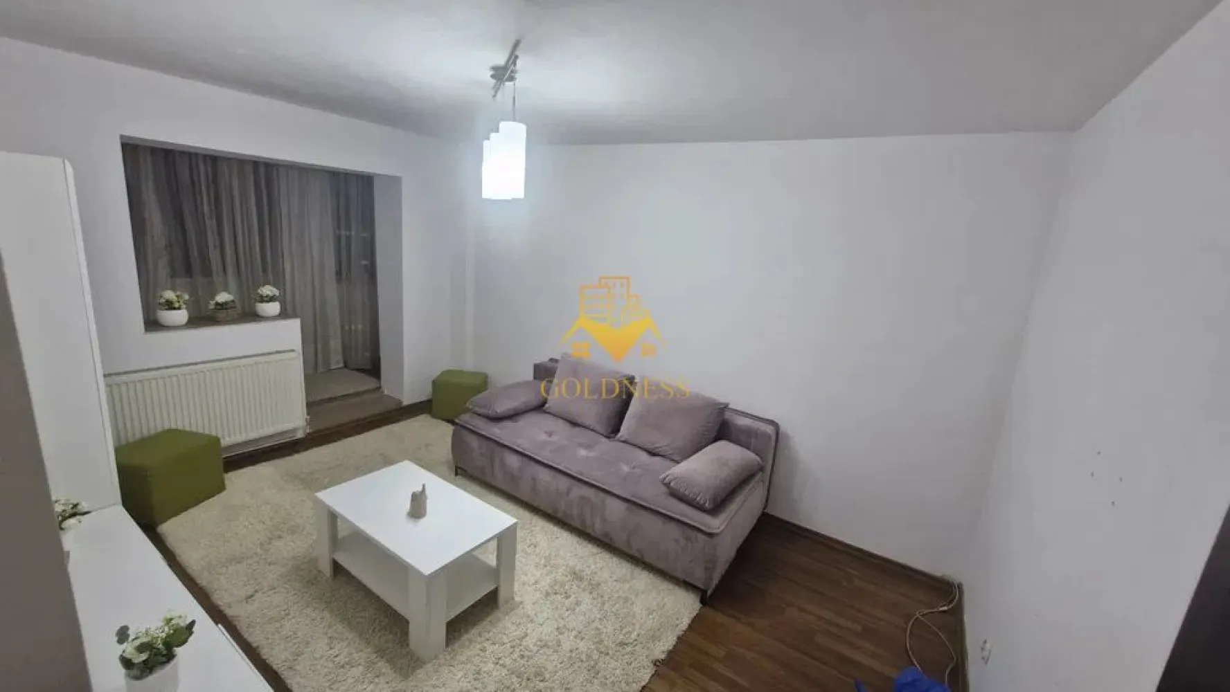 2 camere decomandate, parcare, Manastur, Calea Floresti, Mol, Profi - GOLDNESS Imobiliare vă propune spre închiriere un apartament cu 2 camere complet mobilat și utilat, la etajul 6 într-un imobil de 8 etaje, în Cartierul Manastur . Dispune de loc de parcare! Se află în apropierea stațiilor de transport în comun, magazine, restaurante, spații verzi, farmacii, etc. Apartamentul este compartimentat astfel: - dormitor cu pat matrimonial, dressing, noptiere - dormitor cu canapea extensibila, comoda - bucatarie complet utilată și mobilată, loc de servit masa - baie cu cada, calorifer port prosop și dulap pentru depozitare. - balcon de 3 mp. Imobilul este dotat cu toate cele necesare- centrală proprie, frigider, aragaz, hotă, mașină de spălat haine, etc. Dacă sunteți interesați de acest apartament și doriți să îl vizionați, dar și pentru alte oferte nu ezitați să ne contactați telefonic sau prin e-mail. Vă stăm la dispoziție! Pentru intermediere se percepe un comision de 50% din prețul chiriei! }}