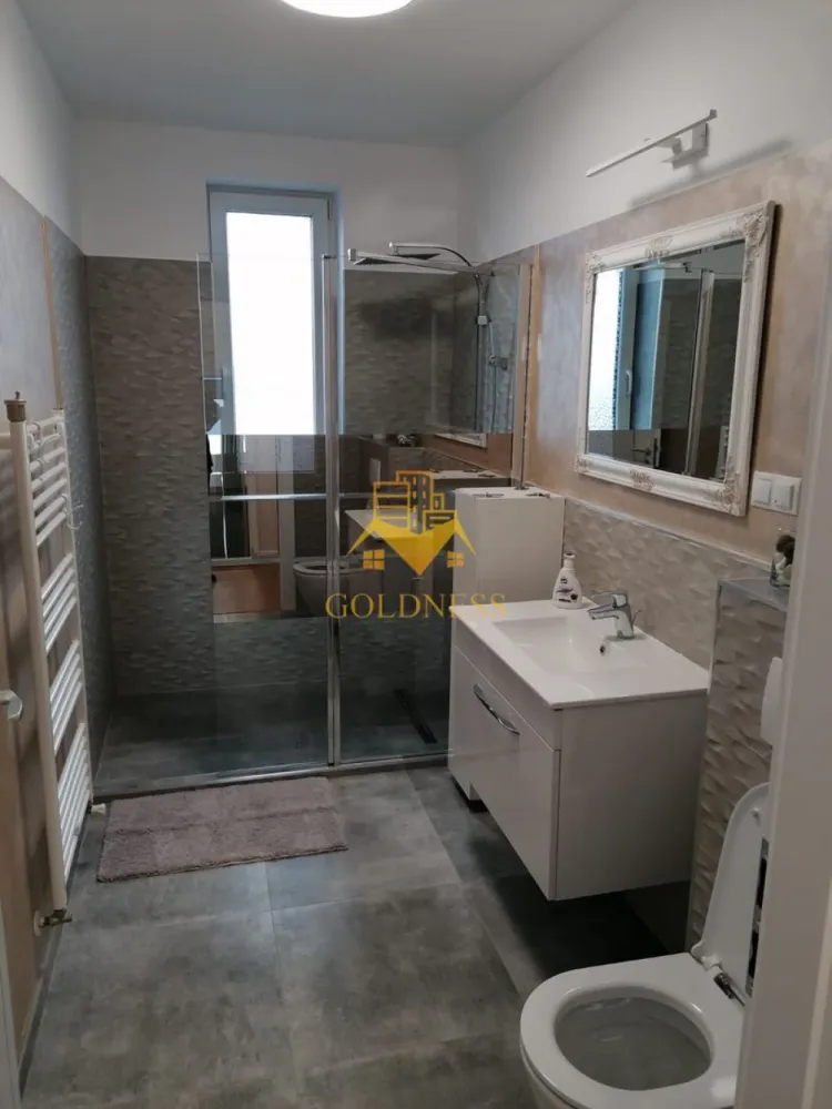 2 camere, Cartierul Europa, Eugen Ionesco, Calea Turzii, Profi - GOLDNESS Imobiliare vă propune spre închiriere un apartament cu 2 camere complet mobilat și utilat, la Mansarda într-o vila compusă din D+P+1+M, în cartierul Europa. Dispune de loc de parcare! Se află în apropierea stațiilor de transport în comun, magazine, restaurante, spații verzi, farmacii, etc. Apartamentul este compartimentat astfel: - dormitor cu pat matrimonial, dressing, noptiere - living cu canapea extensibilă - bucătărie complet utilată și mobilată, loc de servit masa - baie cu dus walkin, calorifer port prosop și dulap pentru depozitare. - terasa de 20mp. Imobilul este dotat cu toate cele necesare- centrală imobil cu contor separat, frigider, aragaz, hotă, mașină de spălat haine, etc. Dacă sunteți interesați de acest apartament și doriți să îl vizionați, dar și pentru alte oferte nu ezitați să ne contactați telefonic sau prin e-mail. Vă stăm la dispoziție! Pentru intermediere se percepe un comision de 50% din prețul chiriei! }}