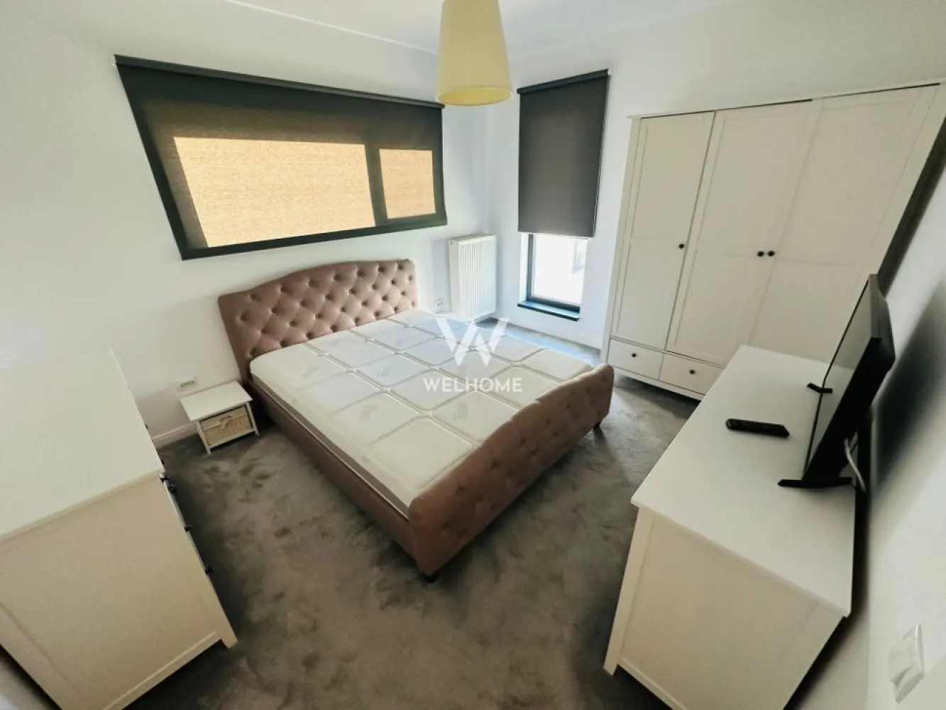 Apartament modern de lux, luminos, cu parcare inclusă - 3 camere LUMINOS | 78 mp | Parcare | Etaj 1 | Șelimbăr Orientare SUD – lumină toată ziua Etaj 1/2 (foarte căutat) Parcare inclusă 2 băi (cu geam) 2 balcoane 📐 73 mp+5 mp cele doua balcoane | decomandat | spațios Finisaje peste medie: lemn masiv, Porta Doors, travertin, Cersanit, Geberit, Schneider Se vinde mobilat + utilat: bucătărie completă + mașină vase + mașină rufe Zonă liniștită, aerisită, aproape de Sibiu Preț: 180.000 euro Credit acceptat Persoana de contact:Cosmin-0743292794 }}