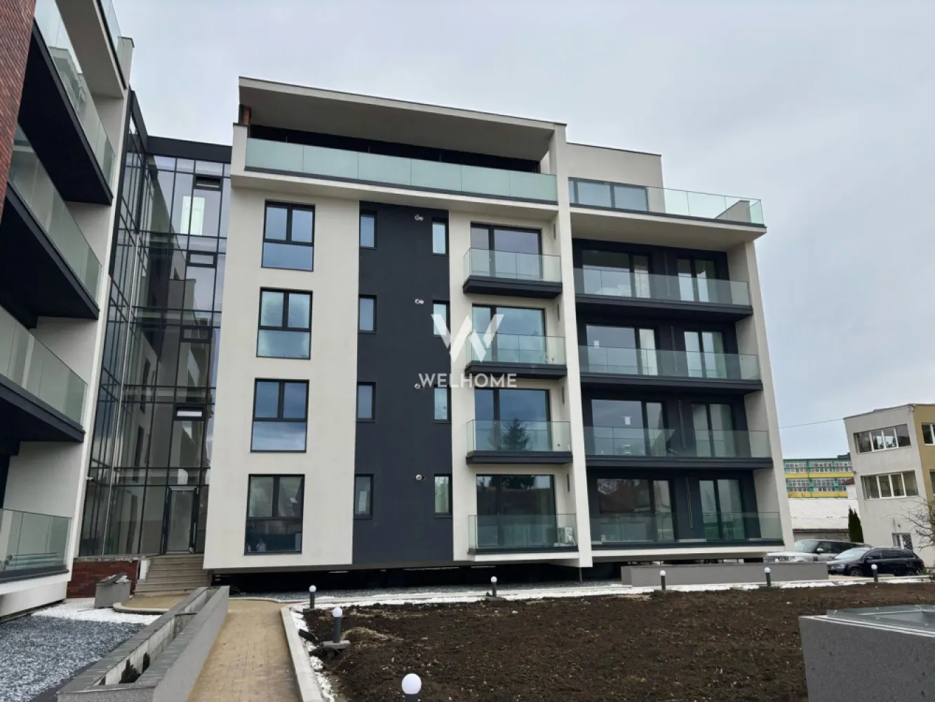 Apartament PREMIUM 3 camere cu GARAJ - zona Centrala