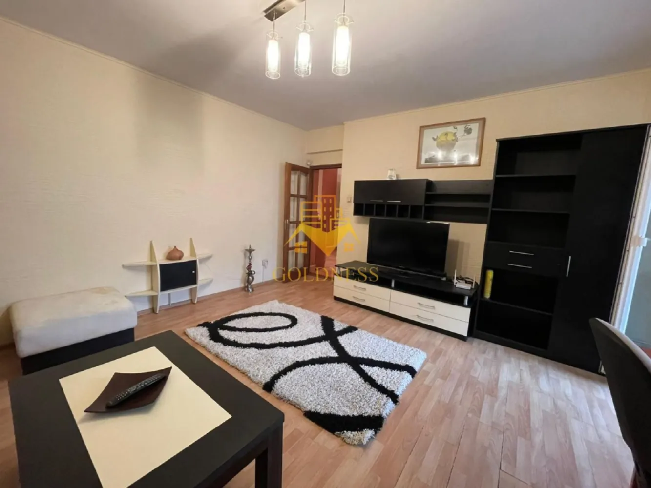 2 Camere decomandate, Parcare, Zorilor, UMF,UTCN, Profi,Observatorului - GOLDNESS Imobiliare vă propune spre închiriere un apartament cu 2 camere complet mobilat și utilat, la etajul 2 într-un imobil de 8 etaje, în Cartierul Zorilor! Dispune de 2 garaje! Se află în apropierea stațiilor de transport în comun, magazine, restaurante, spații verzi, farmacii, etc. Apartamentul este compartimentat astfel: - dormitor cu pat matrimonial, dressing, noptiere - living cu canapea extensibilă, loc de servit masa, AC, birou, - bucatarie complet utilată și mobilată, - baie cu cada, calorifer port prosop și dulap pentru depozitare. - balcon 5 mp. Imobilul este dotat cu toate cele necesare- centrală proprie, frigider, aragaz, hotă, mașină de spălat haine, etc. Dacă sunteți interesați de acest apartament și doriți să îl vizionați, dar și pentru alte oferte nu ezitați să ne contactați telefonic sau prin e-mail. Vă stăm la dispoziție! Pentru intermediere se percepe un comision de 50% din prețul chiriei! }}