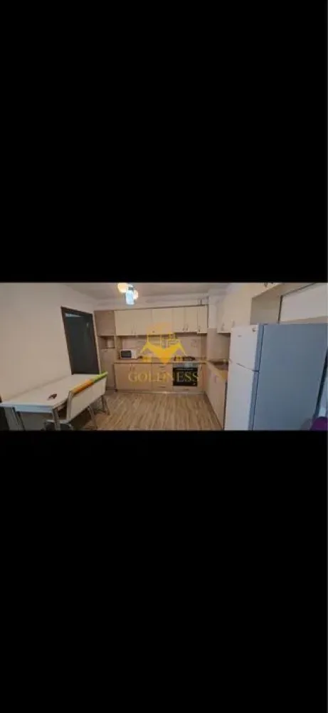 2 camere decomandate, Marasti, Pet Friendly, Fabricii,Kaufland,Clujana - GOLDNESS Imobiliare vă propune spre închiriere un apartament cu 2 camere complet mobilat și utilat, la etajul 4 într-un imobil de etaje 4, în Mărăști. Posibilitatea de a parca în Zona. Se află în apropierea stațiilor de transport în comun, magazine, restaurante, spații verzi, farmacii, etc. Apartamentul este compartimentat astfel: - dormitor cu pat matrimonial, dressing, noptiere. - dormitor cu canapea extensibilă, dressing. - bucatarie complet utilată și mobilată, loc de servit masa. - baie cu cabina de dus, calorifer port prosop și dulap pentru depozitare. Imobilul este dotat cu toate cele necesare- centrală proprie, frigider, aragaz, hotă, mașină de spălat haine, etc. Dacă sunteți interesați de acest apartament și doriți să îl vizionați, dar și pentru alte oferte nu ezitați să ne contactați telefonic sau prin e-mail. Vă stăm la dispoziție! Pentru intermediere se percepe un comision de 50% din prețul chiriei! }}