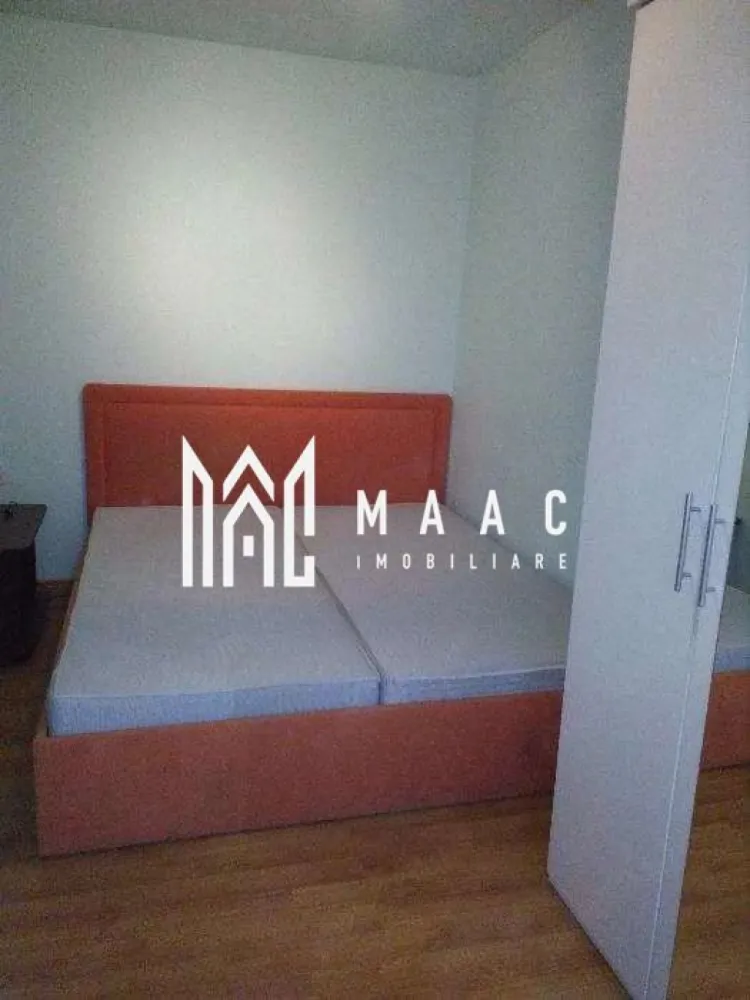 Apartament 2 camere | 35 MPU | Hipodrom 3 - MAAC Imobiliare vă propune spre închiriere un apartament cu 2 camere situat în zona Piața Rahovei, o zonă accesibilă din Sibiu, bine conectată la facilități urbane esențiale precum unități de învățământ, spații comerciale și mijloace de transport în comun. Apartamentul beneficiază de o poziționare avantajoasă, fiind amplasat în imediata apropiere a Școlii Gimnaziale Nr. 6 „N. Iorga”, Pieței Rahovei și a Liceului „C-tin Noica”, dar și în proximitatea parcurilor, locurilor de joacă și zonelor verzi, ideale pentru relaxare și petrecerea timpului liber. Locuința este situată la etajul 2 din 4, oferind un echilibru optim între accesibilitate și eficiență termică. Compartimentarea este semidecomandată, practică și funcțională, iar spațiile sunt luminoase și bine întreținute. -2 camere: living cu canapea extensibilă și dormitor cu pat matrimonial -bucătărie -baie -hol de acces Suprafața utilă este de 35 mp, fiind potrivită pentru un cuplu sau o persoană singură care caută confort și acces rapid către punctele de interes din oraș. Apartamentul este dotat cu electrocasnice incluse, respectiv mașină de spălat, frigider și aragaz cu cuptor nou. De asemenea, dispune de centrală termică proprie nouă, aflată în garanție, ceea ce asigură un control eficient al costurilor și un confort termic ridicat. În apropiere se regăsesc stații de transport în comun, magazine, școli și zone verzi, oferind un stil de viață practic și echilibrat. Nu se acceptă fumători sau animale de companie. Garanția solicitată este în cuantumul unei chirii. Pentru mai multe detalii sau pentru programarea unei vizionări, vă rugăm să ne contactați și să menționați codul CP3013771. }}