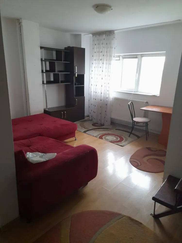 Mansarda situata in Micro 21, cu balcon si vedere la Dunare - Va propunem spre vanzare, in exclusivitate, o mansarda moderna dispusa pe 2 nivele situata in cartierul Micro 21, cu o priveliste deosebita catre Dunare. Locuinta are o suprafata totala de 50 m.p. din care 7,5 m.p. reprezinta terasa - locul perfect pentru relaxare si pentru a admira peisajul. Imobilul este complet mobilat si utilat, fiind pregatit pentru mutare imediata. Beneficiaza de balcon si geam la baie. Pret 36.000 euro. Comisionul agentiei imobiliare este de 1,5%. Pentru detalii si programare vizionare sunati la numarul de telefon 0746.252.252 Liliana Ene. }}