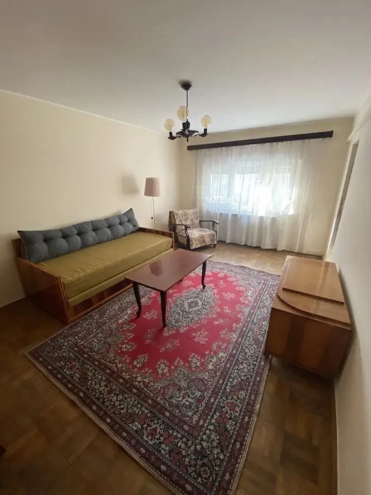 De inchiriat apartament cu 2 cam, zona I. C. Frimu, 353 euro - Se ofera spre inchiriere un apartament cu 2 camere situat in cartierul I.C.Frimu la etajul 1 din 4 intr-un imobil bine intretinut. Locuinta este recent renovata si se prezinta intr-o stare foarte buna, fiind complet mobilata si utilata, gata pentru mutare imediata. Nu se accepta animale de companie. La incheierea contractului de inchiriere chiriasul va achita o chirie, o garantie egala cu valoarea unei chirii si comisionul agentiei imobiliare. Pentru mai multe detalii sunați la numărul de telefon 0746.252.252 Liliana Ene. }}