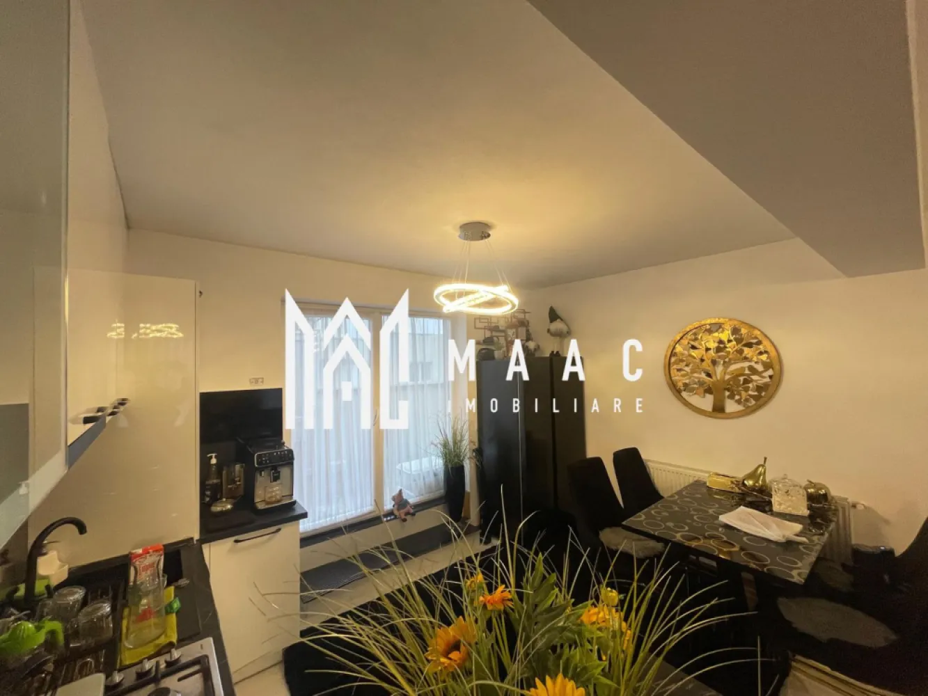 Penthouse 4 Camere | Zona Kogalniceanu | Sebes - MAAC Imobiliare va prezinta un apartament tip penthouse deosebit, situat într-o zonă liniștită și selectă din Sebeș, pe strada Mihail Kogălniceanu nr. 58B. Proprietatea face parte dintr-o construcție nouă, realizată cu materiale de top și finisaje de înaltă calitate. Caracteristici principale: Suprafață utilă: 102 mp Terasă generoasă: 70 mp Avans minim:50% Compartimentare: 3 dormitoare, fiecare cu dressing propriu Dormitor matrimonial cu baie proprie O a doua baie complet utilată Hol de acces către toate camerele Bucătărie cu living open-space Bucătărie exterioară de vară, ideală pentru relaxare și seri petrecute alături de familie și prieteni Detalii suplimentare: Apartamentul este complet mobilat și utilat, oferind un nivel superior de confort și funcționalitate. Spațiile luminoase, finisajele moderne și terasa spectaculoasă creează o atmosferă rafinată și primitoare. Această proprietate reprezintă alegerea perfectă pentru cei care caută un cămin elegant, modern și exclusivist, sau pentru o investiție sigură pe termen lung. Pentru mai multe detalii specificati telefonic ID:CP2810882 }}