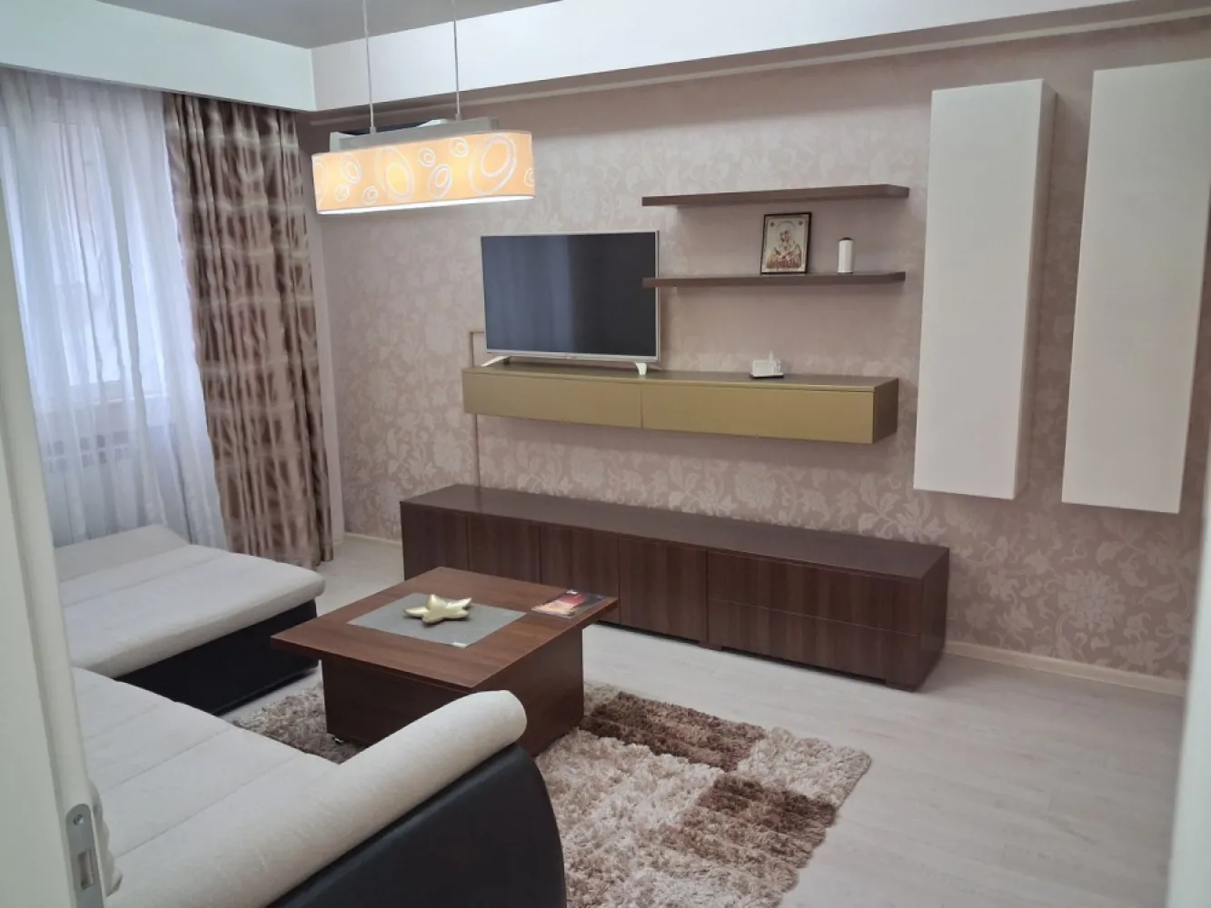 BRASADAS inchiriaza ap 4 cam 80 mp. etaj 4/8 Cismigiu - Agentia Imobiliara BRASADAS inchiriaza apartament cu trei dormitoare cu suprafata utila de 80 mp. situat in zona CISMIGIU la etajul 4/8. Nu se accepta fumatori si ni nici animale de companie. Www.brasadas.com. }}