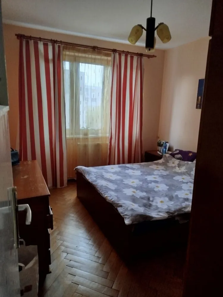 Apartament 3 camere de vânzare – Piața Centrală, etaj 3