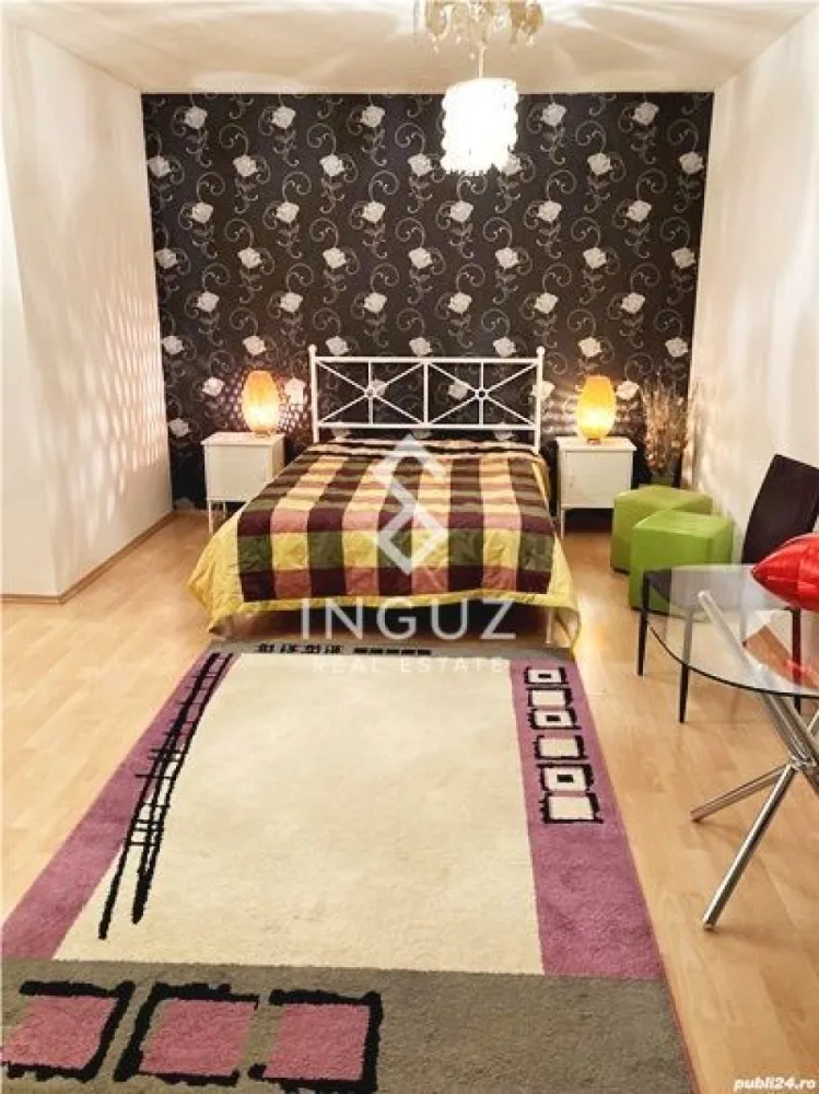 Garsonieră de închiriat | Doamna Ghica – Planorama, București - Garsonieră de închiriat | Doamna Ghica – Planorama, București Preț: 375 € Comision agenție: 50% Locație: Doamna Ghica – Planorama, Sector 2 Acces rapid către zona Ștefan cel Mare și mijloace de transport Detalii proprietate: Tip: garsonieră Suprafață: 35 m² Compartimentare: decomandat Etaj: 9 / 15 An construcție: 2011 Disponibilă din: 01.04.2026 Încălzire: centrală termică proprie Dotări: Complet mobilată și utilată Aer condiționat Mașină de spălat Plită + cuptor + microunde Frigider TV Dressing separat Informații bloc: Pază 2 lifturi Bloc izolat termic Stații de autobuz la 2 minute Descriere: Garsonieră situată în complexul Planorama Doamna Ghica, într-un bloc modern construit în 2011. Locuința este complet mobilată și utilată, oferind un spațiu confortabil și bine organizat, ideal pentru o persoană sau un cuplu. Condiții: Contract minim 1 an Garanție: 1.5 luni Inguz Real Estate 📱 +40 774 017 567 (WhatsApp) ✉️ info.inguzrealestate.com }}