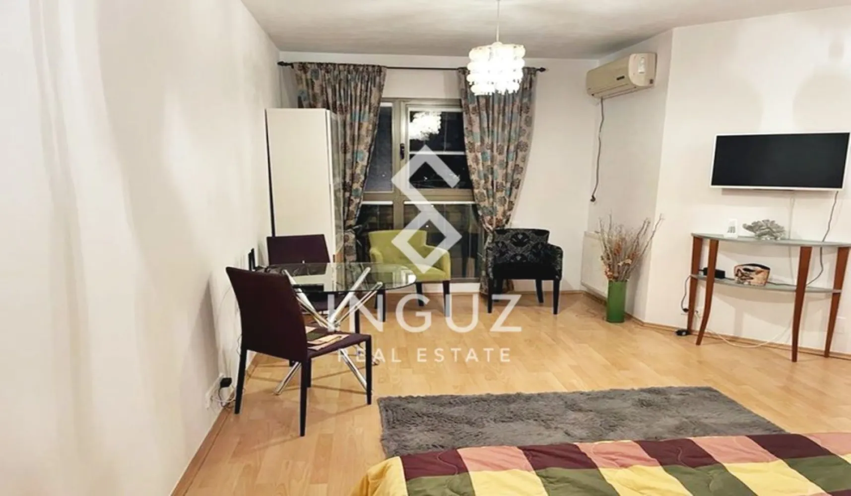 Garsonieră de închiriat | Doamna Ghica – Planorama, București - Garsonieră de închiriat | Doamna Ghica – Planorama, București Preț: 375 € Comision agenție: 50% Locație: Doamna Ghica – Planorama, Sector 2 Acces rapid către zona Ștefan cel Mare și mijloace de transport Detalii proprietate: Tip: garsonieră Suprafață: 35 m² Compartimentare: decomandat Etaj: 9 / 15 An construcție: 2011 Disponibilă din: 01.04.2026 Încălzire: centrală termică proprie Dotări: Complet mobilată și utilată Aer condiționat Mașină de spălat Plită + cuptor + microunde Frigider TV Dressing separat Informații bloc: Pază 2 lifturi Bloc izolat termic Stații de autobuz la 2 minute Descriere: Garsonieră situată în complexul Planorama Doamna Ghica, într-un bloc modern construit în 2011. Locuința este complet mobilată și utilată, oferind un spațiu confortabil și bine organizat, ideal pentru o persoană sau un cuplu. Condiții: Contract minim 1 an Garanție: 1.5 luni Inguz Real Estate 📱 +40 774 017 567 (WhatsApp) ✉️ info.inguzrealestate.com }}