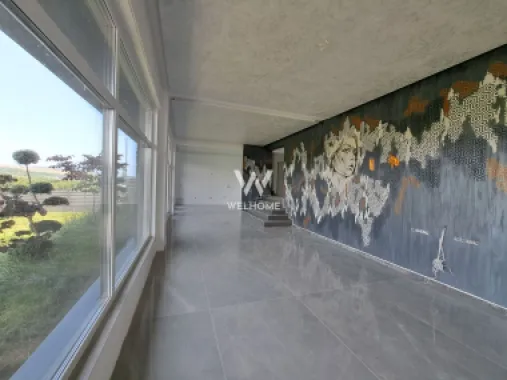 Vilă modernă premium cu piscină interioară, teren 1200 mp și panoramă