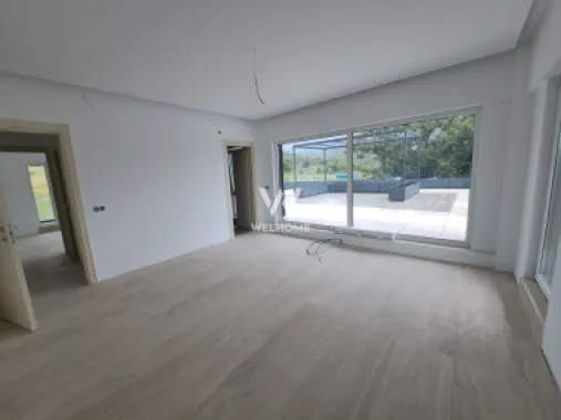 Vilă modernă premium cu piscină interioară, teren 1200 mp și panoramă