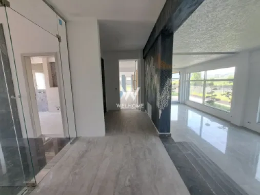 Vilă modernă premium cu piscină interioară, teren 1200 mp și panoramă