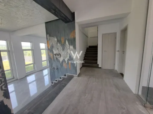 Vilă modernă premium cu piscină interioară, teren 1200 mp și panoramă