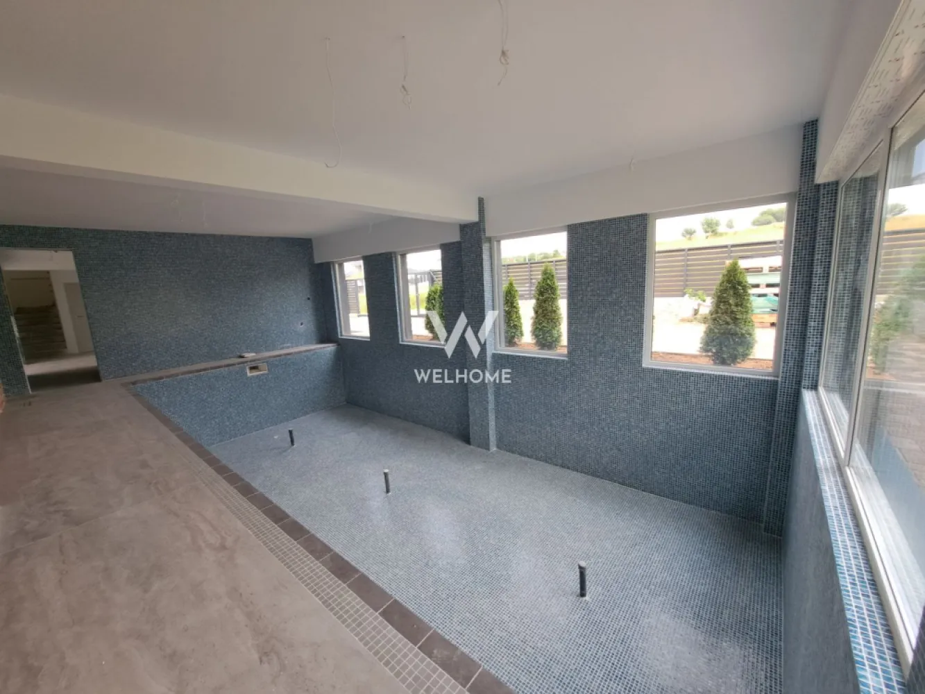 Vilă modernă premium cu piscină interioară, teren 1200 mp și panoramă
