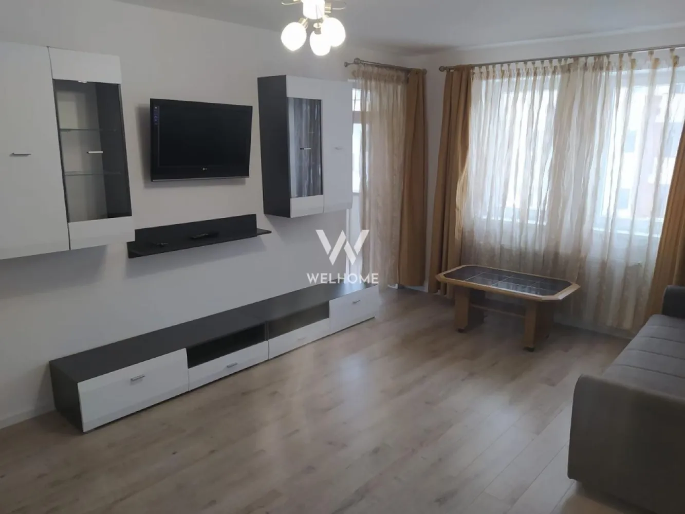 2 camere SPATIOS | 72 mp | 2 parcări | Sibiu - Apartament mare, gata de mutare – ideal pentru cuplu sau familie! Sibiu - Zona Buna - prelungirea Stefan cel Mare Suprafață mare: 72 mp, complet mobilat si utilat. 2 locuri de parcare incluse Etaj 2/4 Camere luminoase Compartimentare: 2 camere, Bucătărie separată, Baie, Living spațios, Dormitor mare Dotări: Mașină de spălat rufe, Plită + cuptor, Mobilier complet, TV Preț: 380 Euro 0743292794 }}