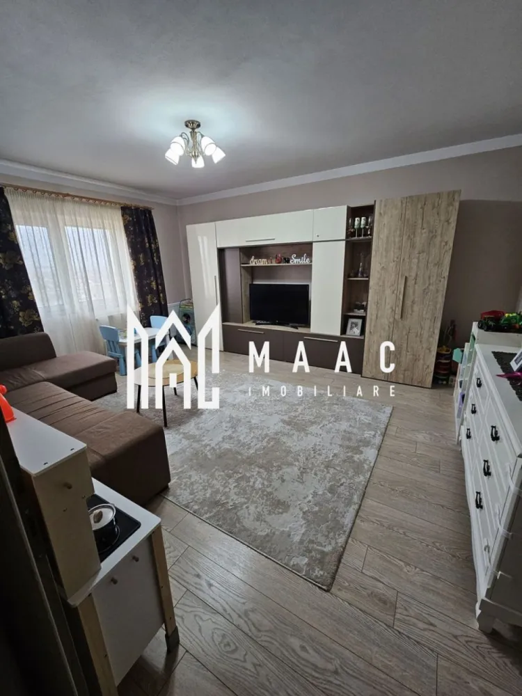 Apartament 2 Camere | 56 MPU | 2 Balcoane | Pivniță | Terezian - MAAC Imobiliare vă propune spre vânzare un apartament spațios cu 2 camere, situat la etajul 6, în zona Terezian Caracteristici principale Suprafață utilă: 56 mp etajul 6 compartimentare practică și luminoasă 2 balcoane (unul deschis, unul închis) pivniță/boxă generoasă inclusă Compartimentare living spațios cu acces la balcon deschis dormitor cu balcon închis bucătărie separată + cămară baie hol Dotări și stare apartament renovat în 2017 se vinde complet mobilat și utilat pregătit pentru mutare imediată Avantaje suprafață generoasă pentru un apartament de 2 camere spații de depozitare suplimentare (cămară + pivniță) două balcoane pentru confort sporit ideal pentru locuit sau investiție Pentru mai multe detalii sau pentru programarea unei vizionări, vă rugăm să ne contactați și să menționați ID-ul proprietății: CP3008159. }}