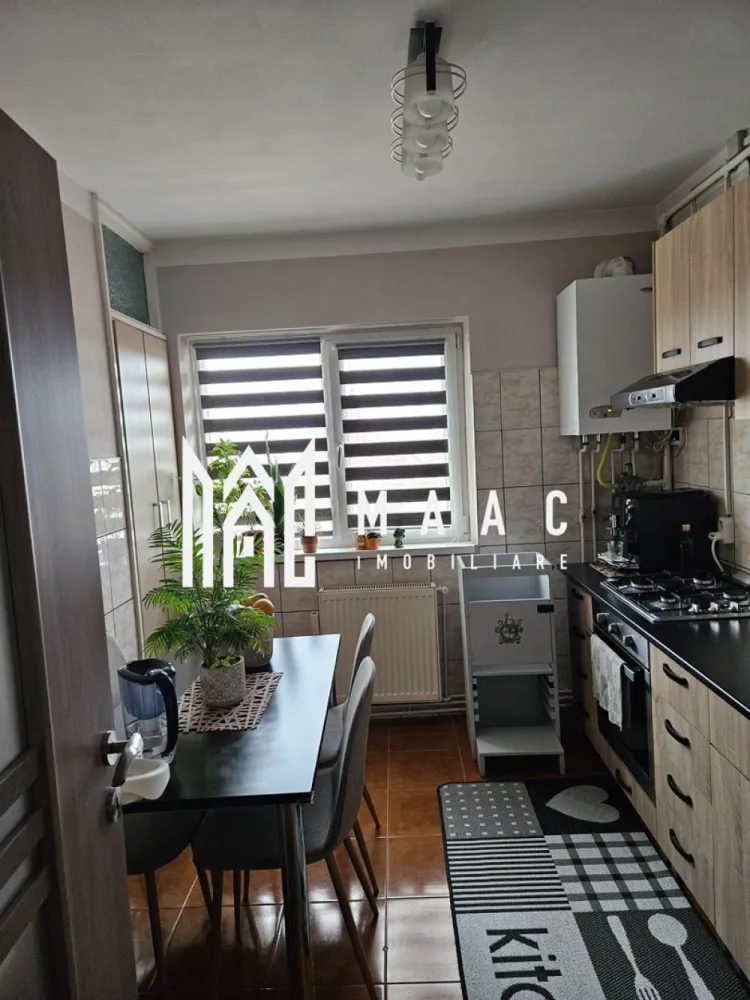Apartament 2 Camere | 56 MPU | 2 Balcoane | Pivniță | Terezian - MAAC Imobiliare vă propune spre vânzare un apartament spațios cu 2 camere, situat la etajul 6, în zona Terezian Caracteristici principale Suprafață utilă: 56 mp etajul 6 compartimentare practică și luminoasă 2 balcoane (unul deschis, unul închis) pivniță/boxă generoasă inclusă Compartimentare living spațios cu acces la balcon deschis dormitor cu balcon închis bucătărie separată + cămară baie hol Dotări și stare apartament renovat în 2017 se vinde complet mobilat și utilat pregătit pentru mutare imediată Avantaje suprafață generoasă pentru un apartament de 2 camere spații de depozitare suplimentare (cămară + pivniță) două balcoane pentru confort sporit ideal pentru locuit sau investiție Pentru mai multe detalii sau pentru programarea unei vizionări, vă rugăm să ne contactați și să menționați ID-ul proprietății: CP3008159. }}
