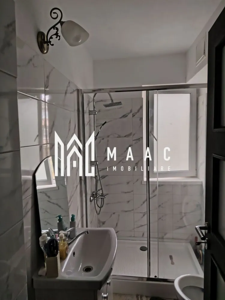 Apartament de vânzare cu două camere etaj 2 zona Gării - Apartament 2 camere, complet renovat 2022, zona Gării – Bloc MVP ID anunț: CP3015393 MAAC Imobiliare vă propune spre vânzare un apartament modern cu 2 camere, semidecomandat, situat în zona Gării din Râmnicu Vâlcea, în blocul MVP (vis-a-vis de parcul de la Gară), Scara C. Localizare excelentă – poziționat într-o zonă accesibilă, aproape de parc, mijloace de transport, magazine și alte puncte de interes. Detalii proprietate: Etaj 2 din 3 Bloc de cărămidă, reabilitat termic în perioada 2020–2021 Suprafață utilă: 45 mp Balcon: 5,33 mp (izolat) Orientare către curtea interioară – liniște și intimitate Însorit după-amiaza până la apus Renovare completă în 2022 – TOTUL NOU: ✔ Refăcut integral de la tencuială ✔ Instalație electrică nouă ✔ Instalație de încălzire nouă ✔ Centrală termică pe gaz ✔ Termopane schimbate ✔ Uși interioare noi ✔ Ușă metalică nouă la intrare ✔ Șapă nouă, parchet nou ✔ Balcon izolat Apartamentul beneficiază de mobilier de bucătărie realizat pe comandă și electrocasnice noi, nefolosite. Proprietatea este ideală atât pentru locuit, cât și pentru investiție, datorită poziției excelente și a renovării complete, fără necesitatea unor investiții suplimentare. Pentru mai multe detalii sau programarea unei vizionări, contactați MAAC Imobiliare și menționați ID CP3015393. }}