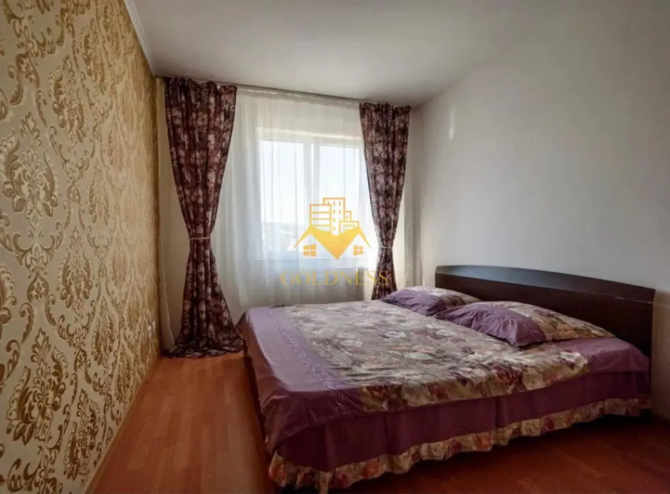 3 camere, modern,parcare,Calea Turzii zona Leroy Merlin, Petrom, Skoda - GOLDNESS Imobiliare vă propune spre închiriere un apartament cu 3 camere complet mobilat și utilat, la etajul 4 într-un imobil de 6 etaje, în cartierul Calea Turzii. Apartamentul este compartimentat astfel: - dormitor cu pat matrimonial, dressing, noptiere - dormitor cu pat matrimonial, dulap pentru haine - living cu bucatarie open-space complet utilată, canapea extensibilă, loc de servit masa - baie cu cada, calorifer port prosop inox și dulap pentru depozitare. - terasa de 6 mp. Imobilul este dotat cu toate cele necesare- centrală proprie, mașină de spălat haine, frigider, plită electrică, hotă, etc. Se află în apropierea stațiilor de transport în comun, magazine, restaurante, spații verzi, farmacii, etc. Dispune de parcare ! Dacă sunteți interesați de acest apartament și doriți să îl vizionați, dar și pentru alte oferte sau detalii nu ezitați să ne contactați telefonic sau prin e-mail. Vă stăm la dispoziție! }}