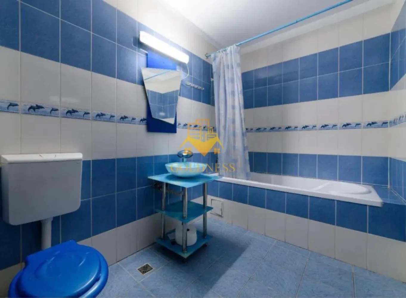 3 camere, modern,parcare,Calea Turzii zona Leroy Merlin, Petrom, Skoda - GOLDNESS Imobiliare vă propune spre închiriere un apartament cu 3 camere complet mobilat și utilat, la etajul 4 într-un imobil de 6 etaje, în cartierul Calea Turzii. Apartamentul este compartimentat astfel: - dormitor cu pat matrimonial, dressing, noptiere - dormitor cu pat matrimonial, dulap pentru haine - living cu bucatarie open-space complet utilată, canapea extensibilă, loc de servit masa - baie cu cada, calorifer port prosop inox și dulap pentru depozitare. - terasa de 6 mp. Imobilul este dotat cu toate cele necesare- centrală proprie, mașină de spălat haine, frigider, plită electrică, hotă, etc. Se află în apropierea stațiilor de transport în comun, magazine, restaurante, spații verzi, farmacii, etc. Dispune de parcare ! Dacă sunteți interesați de acest apartament și doriți să îl vizionați, dar și pentru alte oferte sau detalii nu ezitați să ne contactați telefonic sau prin e-mail. Vă stăm la dispoziție! }}