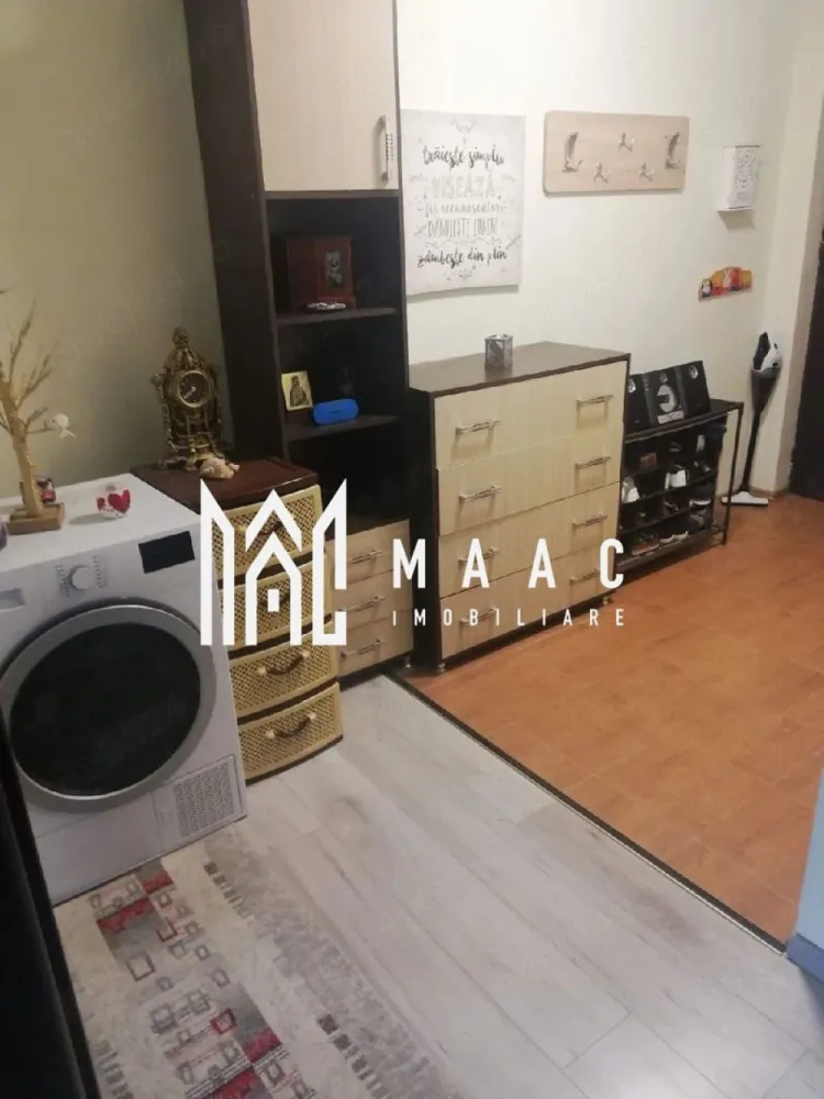 Apartament 2 camere | Parter | Terasă | Șelimbăr - MAAC Imobiliare vă propune spre vânzare un apartament spațios cu 2 camere, situat la parter. Caracteristici principale • Suprafață utilă: 69,8 mp • etaj: parter • compartimentare generoasă și practică • balcon + terasă • spațiu de depozitare suplimentar (~3 mp) Compartimentare • 2 camere spațioase • bucătărie separată • baie cu geam (aerisire naturală) • 2 holuri • balcon cu acces către terasă Dotări și finisaje • centrală termică proprie • aer condiționat • bucătărie complet echipată • mașină de spălat rufe • uscător de rufe • se vinde complet mobilat și utilat Avantaje • suprafață peste medie pentru 2 camere • compartimentare eficientă • spații de depozitare suplimentare • ideal pentru locuit sau investiție • locuință gata de mutat Pentru mai multe detalii sau pentru programarea unei vizionări, vă rugăm să ne contactați și să menționați ID-ul proprietății: CP3015266. }}