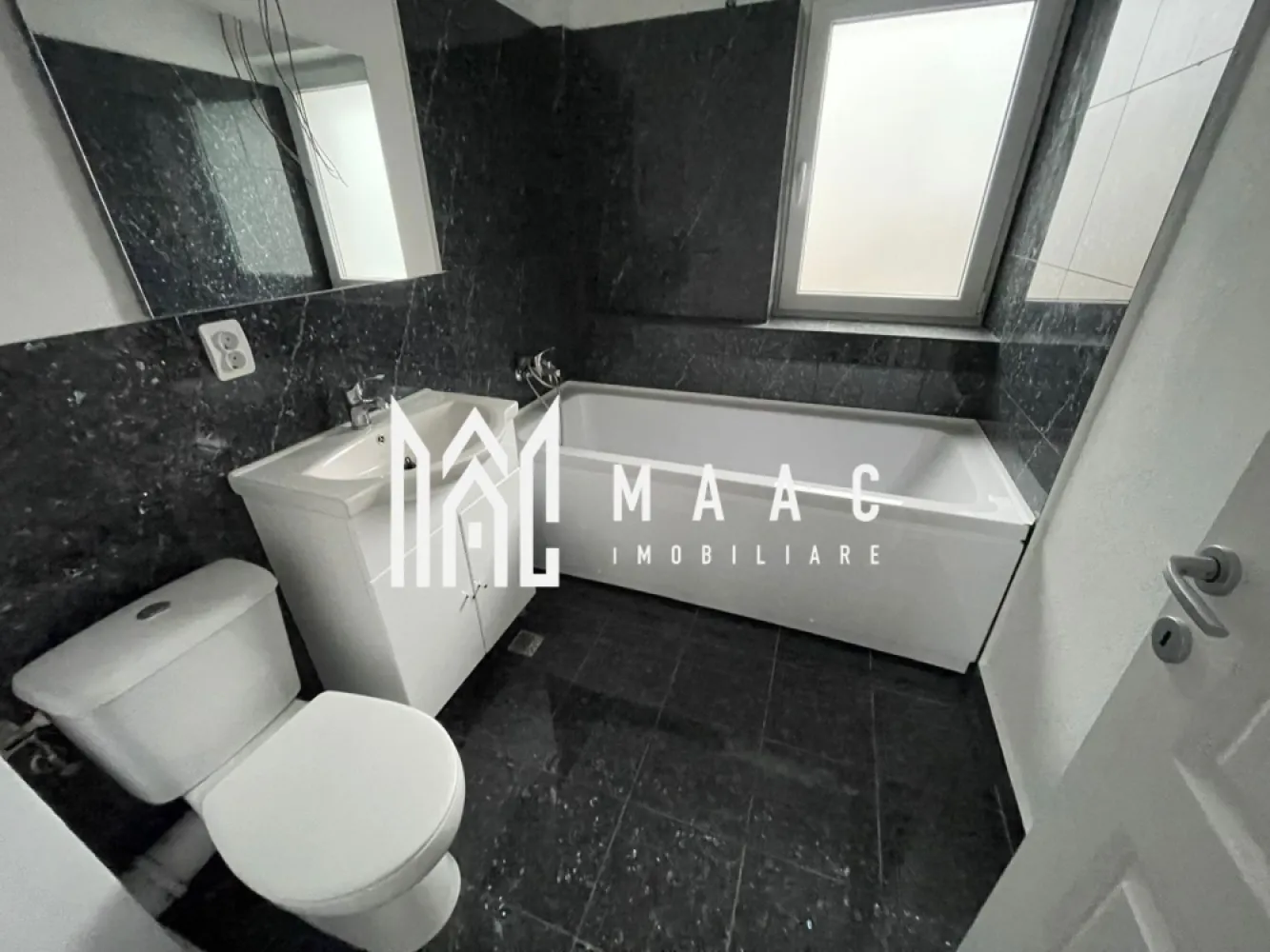 Apartament 3 Camere I Bloc Nou I Sebes I Finisaje Premium - MAAC Imobiliare ofera spre vânzare un apartament modern cu 3 camere (2 dormitoare și living open-space), situat într-un bloc nou cu regim de înălțime P+3E+etaj retras, amplasat în Sebeș, în apropierea Școlii Gimnaziale I–VIII. Detalii apartament: Suprafață utilă: 66 mp Balcon spațios de 6 mp 2 dormitoare luminoase și living open-space Se predă la cheie, cu finisaje premium și băi complet utilate Apartament intabulat, disponibil imediat Avans minim: 50% 2 locuri de parcare incluse Acces cu barieră în curtea privată a imobilului Finisaje și dotări: Marmură pe casa scării – eleganță și durabilitate Marmură în baie – design rafinat Parchet laminat de calitate superioară Tâmplărie PVC cu geam termopan – confort termic și fonic Construcție nouă, structură solidă și izolație eficientă Avantaje: Doar 2 apartamente pe palier – intimitate și liniște Bloc cu 3 etaje + etaj retras, regim redus de locuințe Acces rapid la autostradă și la principalele puncte de interes din Sebeș Curte privată cu acces controlat – siguranță și confort Proximitate față de școală, magazine și servicii Zonă liniștită, ideală pentru locuință de familie sau investiție Preț competitiv și condiții flexibile de plată (avans minim 50%). Pentru detalii suplimentare, consultanță sau programarea unei vizionări, va rugăm să ne contactati specificand ID: CP2810477. }}