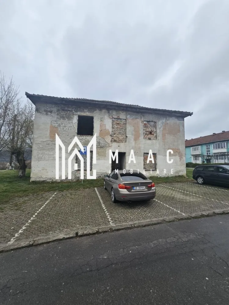 Teren și construcție I 667 mp I De Renovat I Copșa Mică - MAAC Imobiliare pune la dispoziție spre vânzare un pachet format din teren intravilan și o construcție existentă, situate în localitatea Copșa Mică. Proprietatea oferă potențial atât pentru reconstrucție, cât și pentru valorificarea structurii actuale. Teren – 667 mp intravilan - categoria: curți–construcții - suprafață: 667 mp - formă regulată, cu fronturi stradale de 42 m și 16 m - toate utilitățile sunt disponibile la proprietate Imobilul poate fi reabilitat sau demolat, în funcție de planurile viitorului proprietar. Caracteristici: - an aproximativ al construcției: 1980 - structură solidă, cu fundatie din beton și zidărie - suprafață construită desfășurată: 1422 mp - regim de înălțime: S + P + E + P - schițele releveu sunt atașate anunțului Pentru detalii suplimentare, contactați MAAC Imobiliare și menționați CP3007145. }}