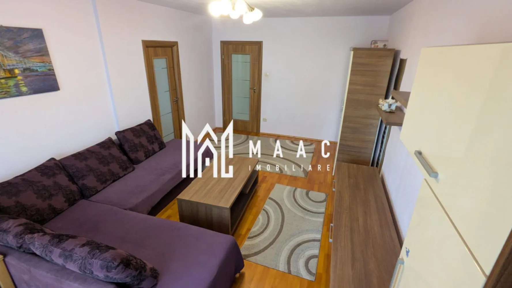 Apartament 2 camere | 60 mp | Etaj 3 - MAAC Imobiliare vă propune spre vânzare un apartament modern, spațios și eficient compartimentat, situat în zona Gării – una dintre cele mai accesibile și bine cotate zone ale orașului, ideală atât pentru locuit, cât și pentru investiție. Proprietatea dispune de o suprafață utilă de 60 mp, la care se adaugă un balcon închis de 6 mp, oferind un spațiu suplimentar perfect pentru relaxare sau depozitare. Apartamentul este situat la etajul 3 din 8, într-un imobil prevăzut cu lift, și beneficiază de o compartimentare decomandată, ce asigură un grad ridicat de confort și intimitate. Locuința este dotată cu centrală termică proprie, asigurând un control optim al temperaturii și costurilor. Bucătăria este complet echipată cu frigider, plită pe gaz și hotă, iar confortul zilnic este completat de prezența mașinii de spălat rufe și a mașinii de spălat vase. Baia este amenajată cu cadă cu hidromasaj, oferind un plus de relaxare. Localizarea reprezintă un avantaj major, apartamentul fiind situat la doar aproximativ 10 minute de mers pe jos de centrul orașului, centre comerciale și unități medicale. Zona este liniștită, cu acces facil către principalele puncte de interes și beneficiază de locuri de parcare gratuite și suficiente. Această proprietate reprezintă o alegere excelentă pentru un cuplu, o persoană activă sau pentru cei care caută o investiție sigură într-o zonă bine dezvoltată. Pentru mai multe detalii sau pentru programarea unei vizionări, vă invităm să ne contactați și să specificati ID: CP3015334 }}