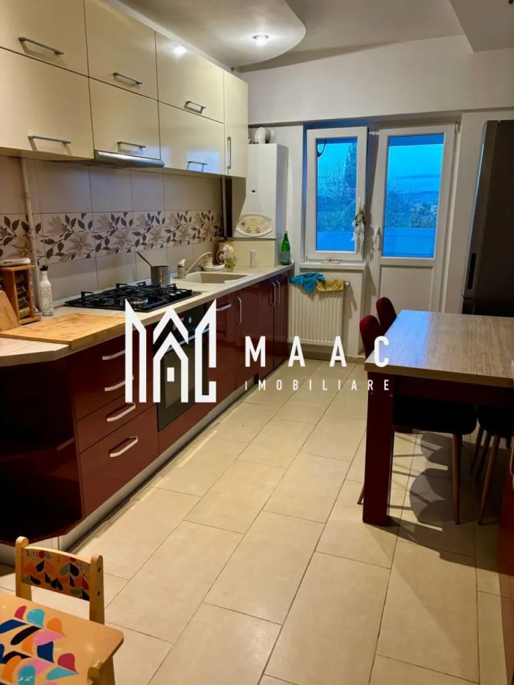 Apartament 2 camere | 60 mp | Etaj 3 - MAAC Imobiliare vă propune spre vânzare un apartament modern, spațios și eficient compartimentat, situat în zona Gării – una dintre cele mai accesibile și bine cotate zone ale orașului, ideală atât pentru locuit, cât și pentru investiție. Proprietatea dispune de o suprafață utilă de 60 mp, la care se adaugă un balcon închis de 6 mp, oferind un spațiu suplimentar perfect pentru relaxare sau depozitare. Apartamentul este situat la etajul 3 din 8, într-un imobil prevăzut cu lift, și beneficiază de o compartimentare decomandată, ce asigură un grad ridicat de confort și intimitate. Locuința este dotată cu centrală termică proprie, asigurând un control optim al temperaturii și costurilor. Bucătăria este complet echipată cu frigider, plită pe gaz și hotă, iar confortul zilnic este completat de prezența mașinii de spălat rufe și a mașinii de spălat vase. Baia este amenajată cu cadă cu hidromasaj, oferind un plus de relaxare. Localizarea reprezintă un avantaj major, apartamentul fiind situat la doar aproximativ 10 minute de mers pe jos de centrul orașului, centre comerciale și unități medicale. Zona este liniștită, cu acces facil către principalele puncte de interes și beneficiază de locuri de parcare gratuite și suficiente. Această proprietate reprezintă o alegere excelentă pentru un cuplu, o persoană activă sau pentru cei care caută o investiție sigură într-o zonă bine dezvoltată. Pentru mai multe detalii sau pentru programarea unei vizionări, vă invităm să ne contactați și să specificati ID: CP3015334 }}